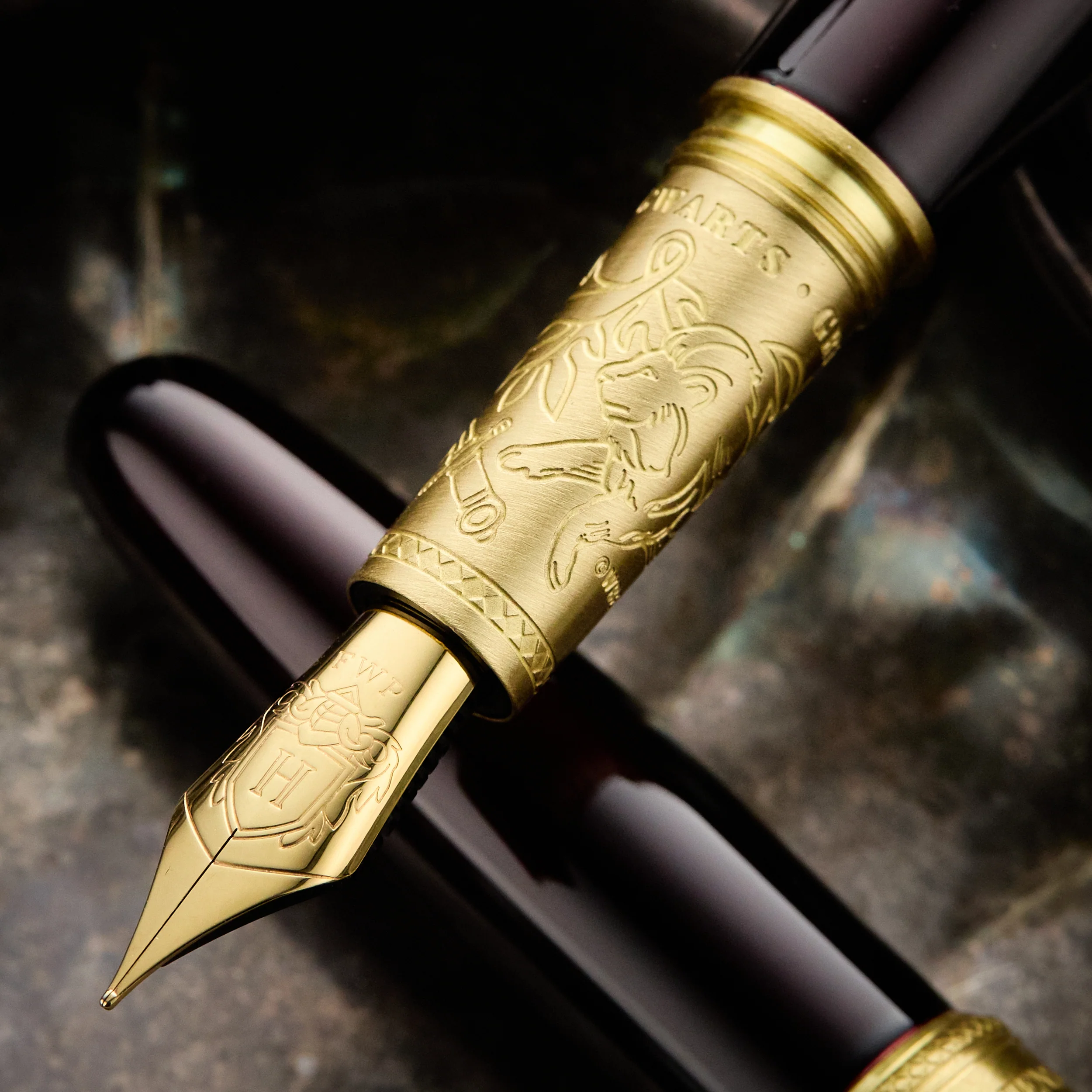 (Bottom Shelf) Ferris Wheel Press Harry Potter Joule Fountain Pen - Gryffindor - Image 4