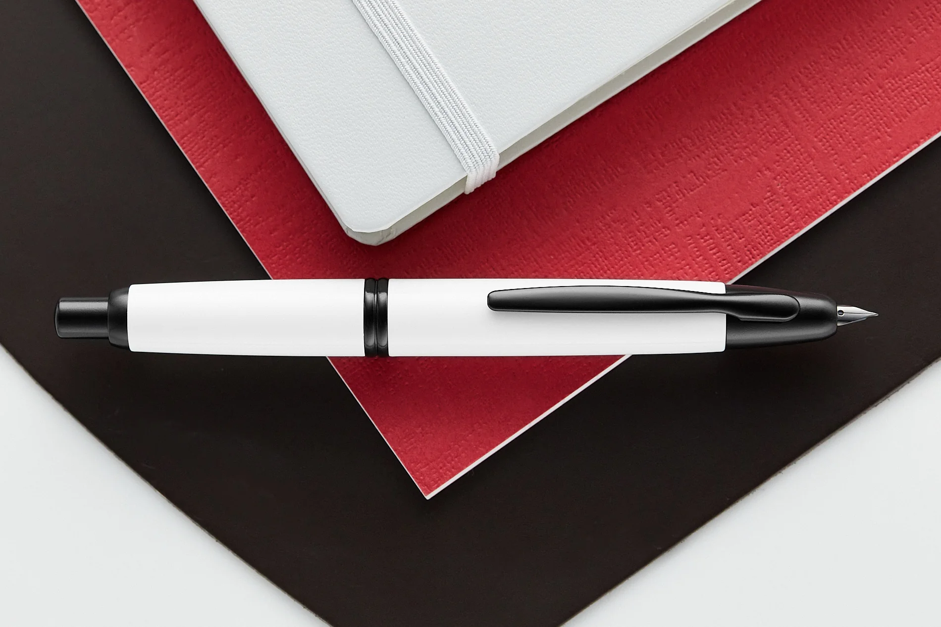 (Bottom Shelf) Pilot Vanishing Point Fountain Pen - White/Black - Image 6