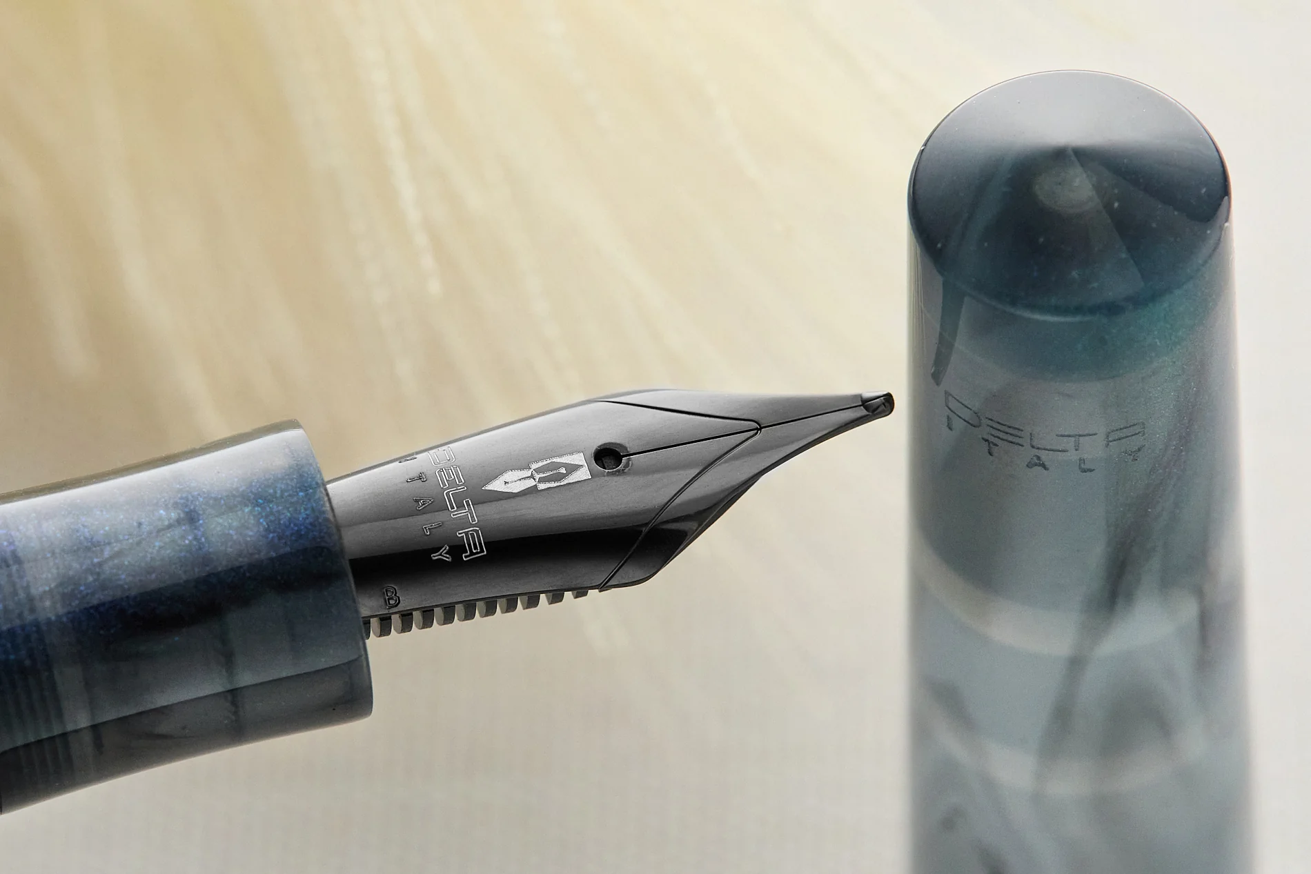 Delta Duna Fountain Pen - Zephyr - Image 4