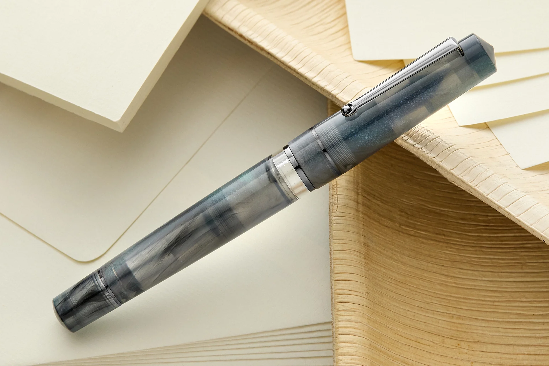 Delta Duna Fountain Pen - Zephyr - Image 6