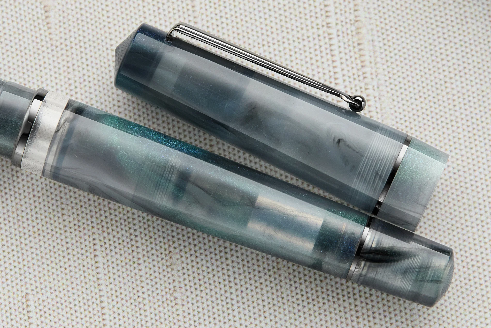Delta Duna Fountain Pen - Zephyr - Image 8