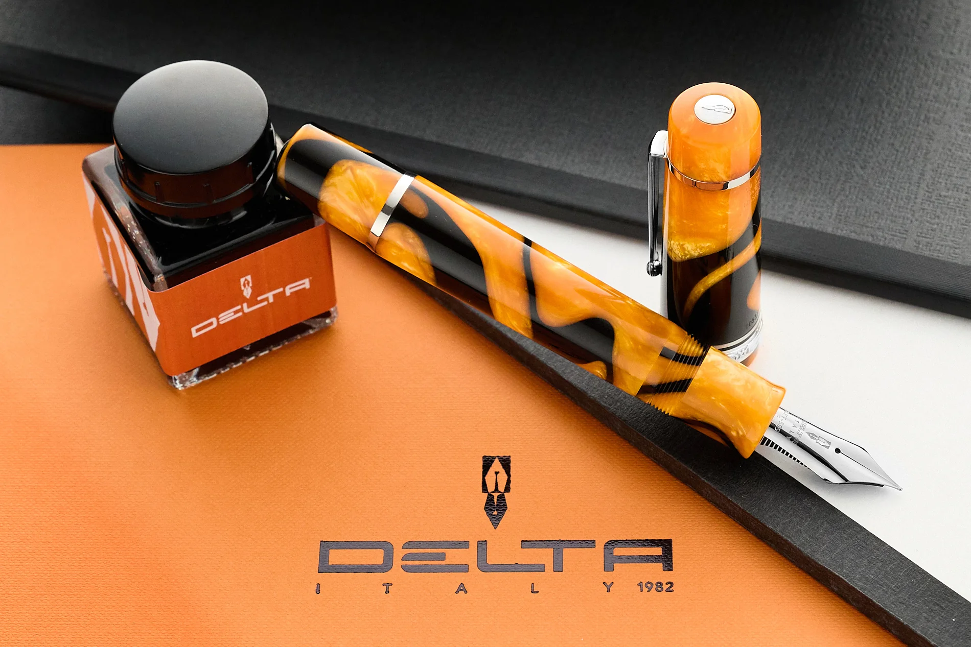 Delta DV Original Oversize Fountain Pen - Masterpiece - Image 10