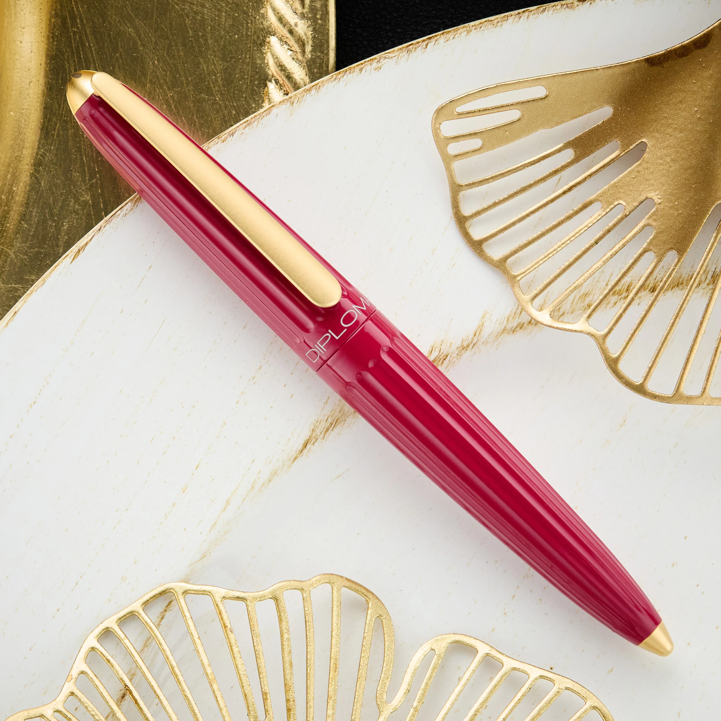Diplomat Aero Fountain Pen - Cranberry/Gold (Special Edition) - Image 3