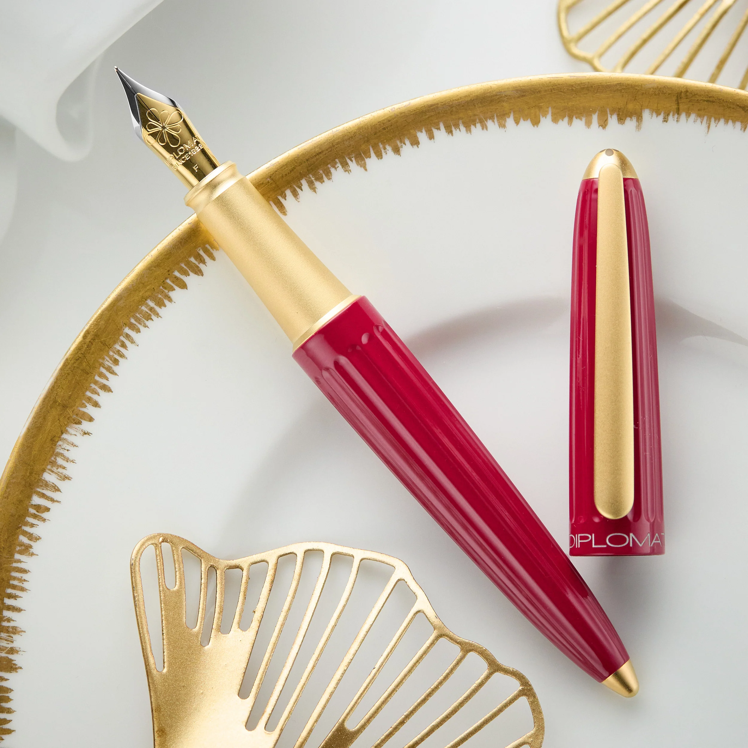 Diplomat Aero Fountain Pen - Cranberry/Gold (Special Edition) - Image 6