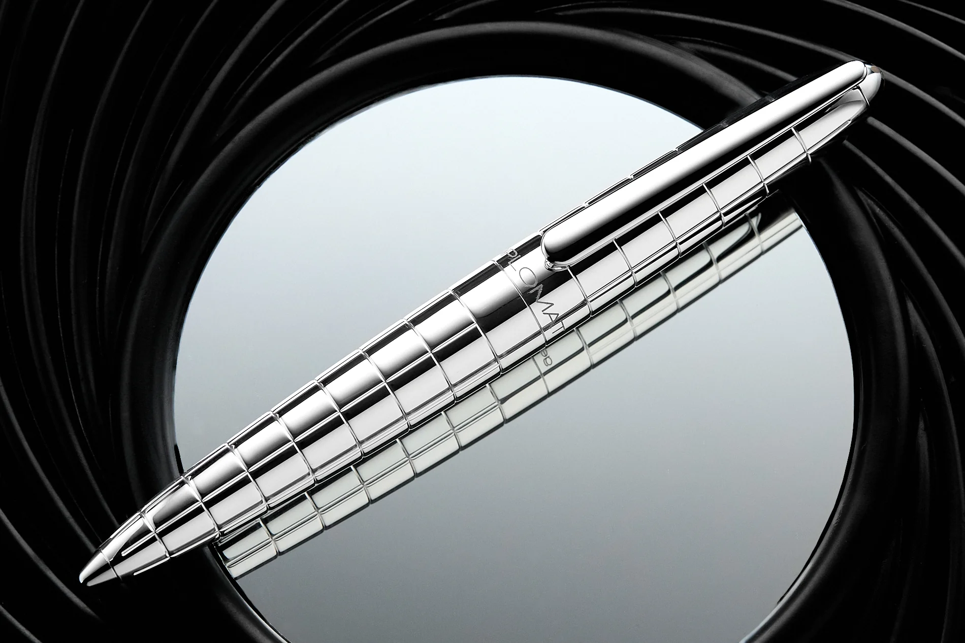 Diplomat Aero Fountain Pen - Rhomb - Image 6