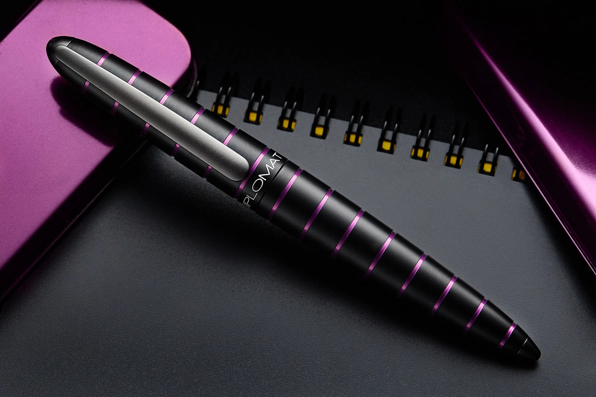 Diplomat Elox Fountain Pen - Ring Black/Purple - Image 8