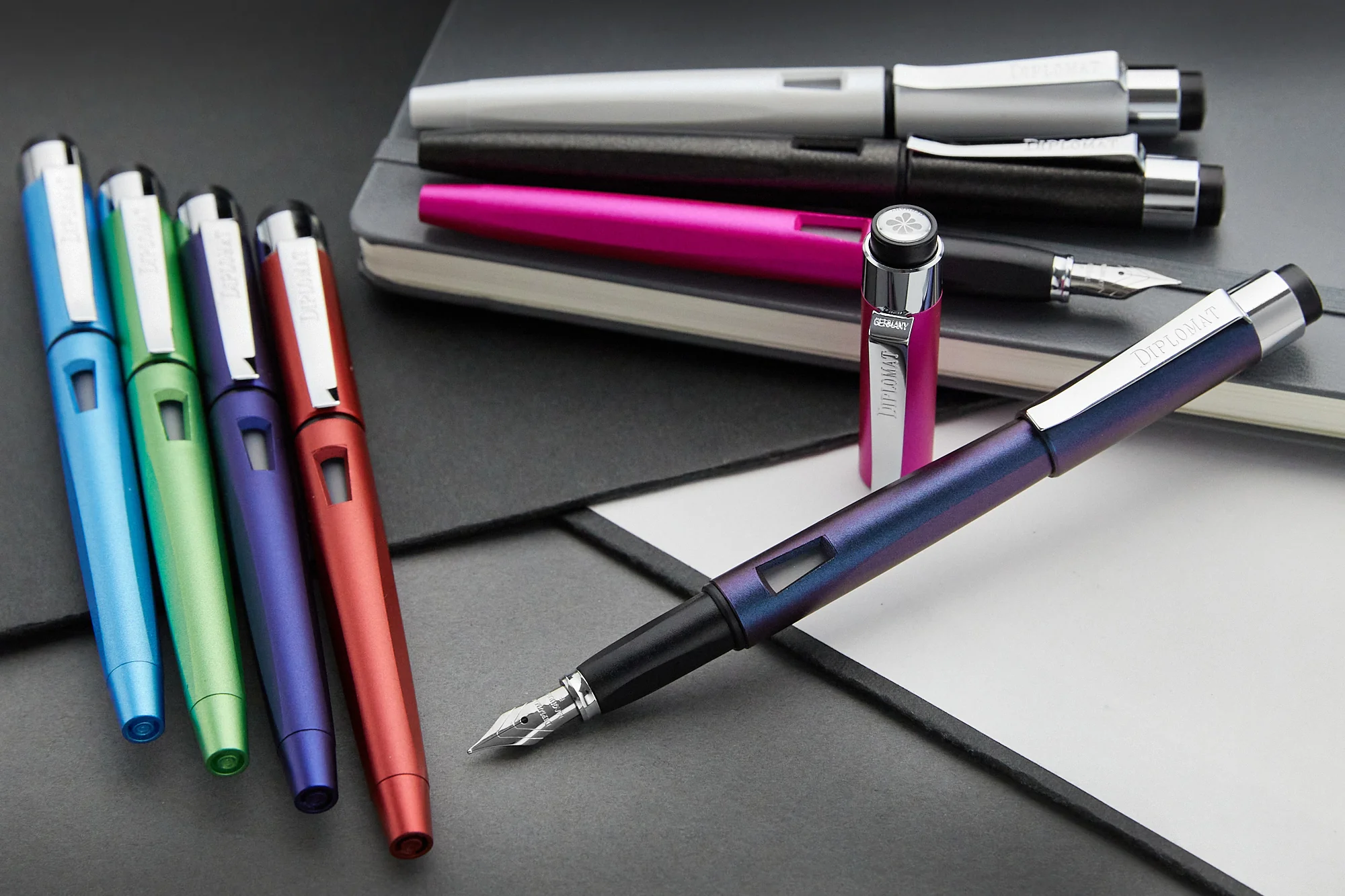 Diplomat Magnum Fountain Pen - Hot Pink - Image 13