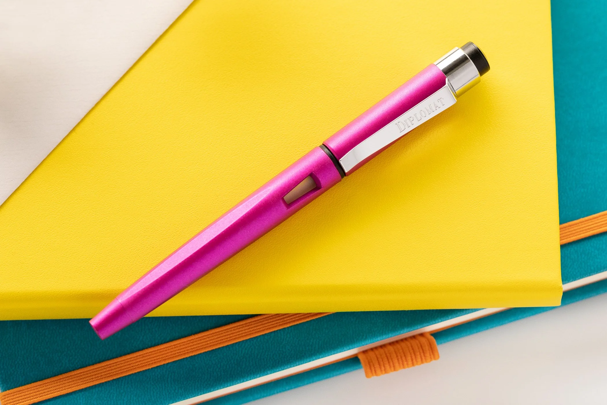 Diplomat Magnum Fountain Pen - Hot Pink - Image 5