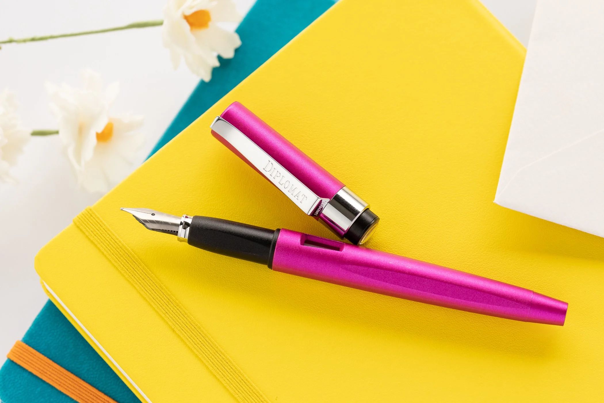 Diplomat Magnum Fountain Pen - Hot Pink - Image 6