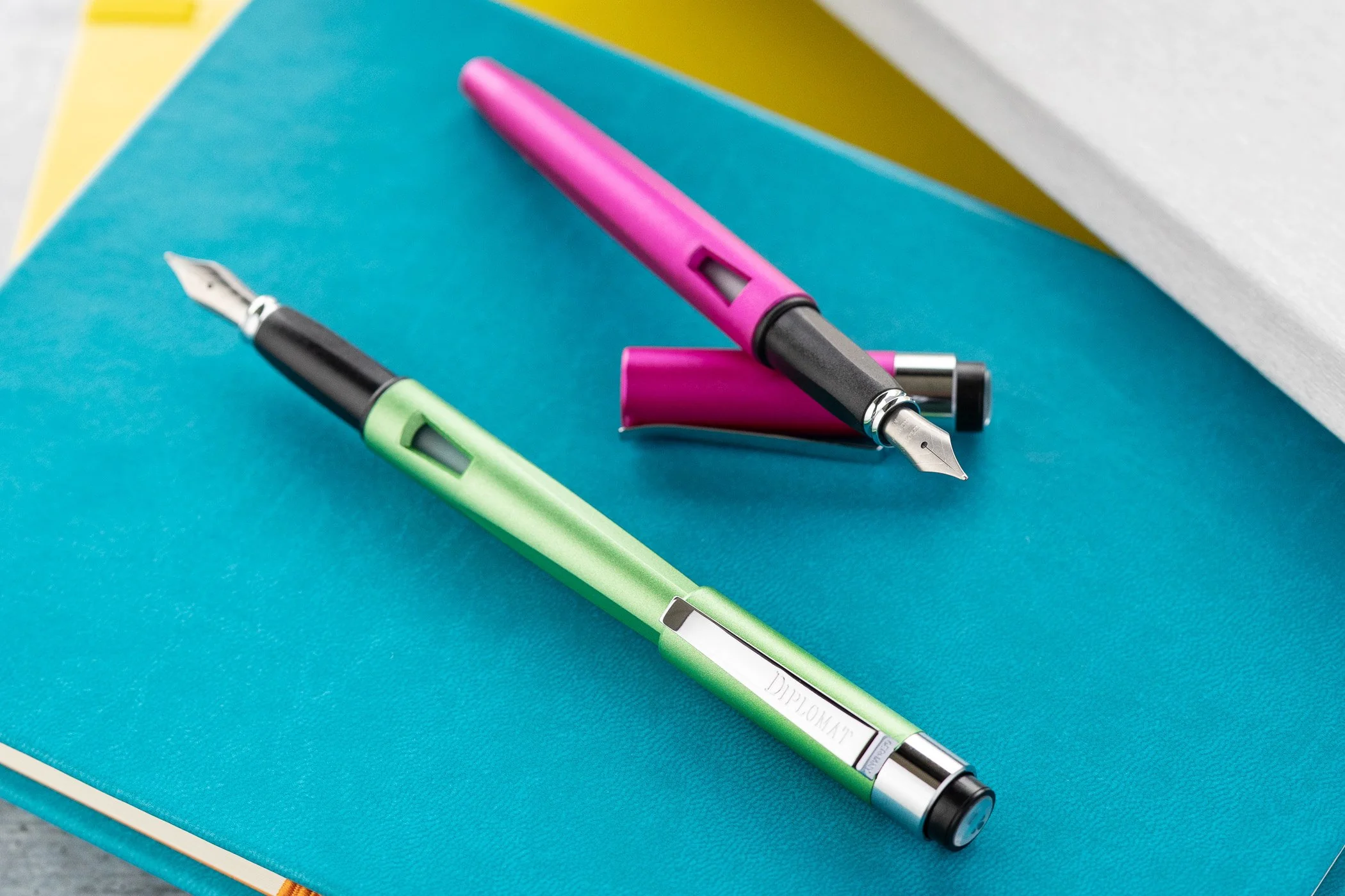 Diplomat Magnum Fountain Pen - Hot Pink - Image 9