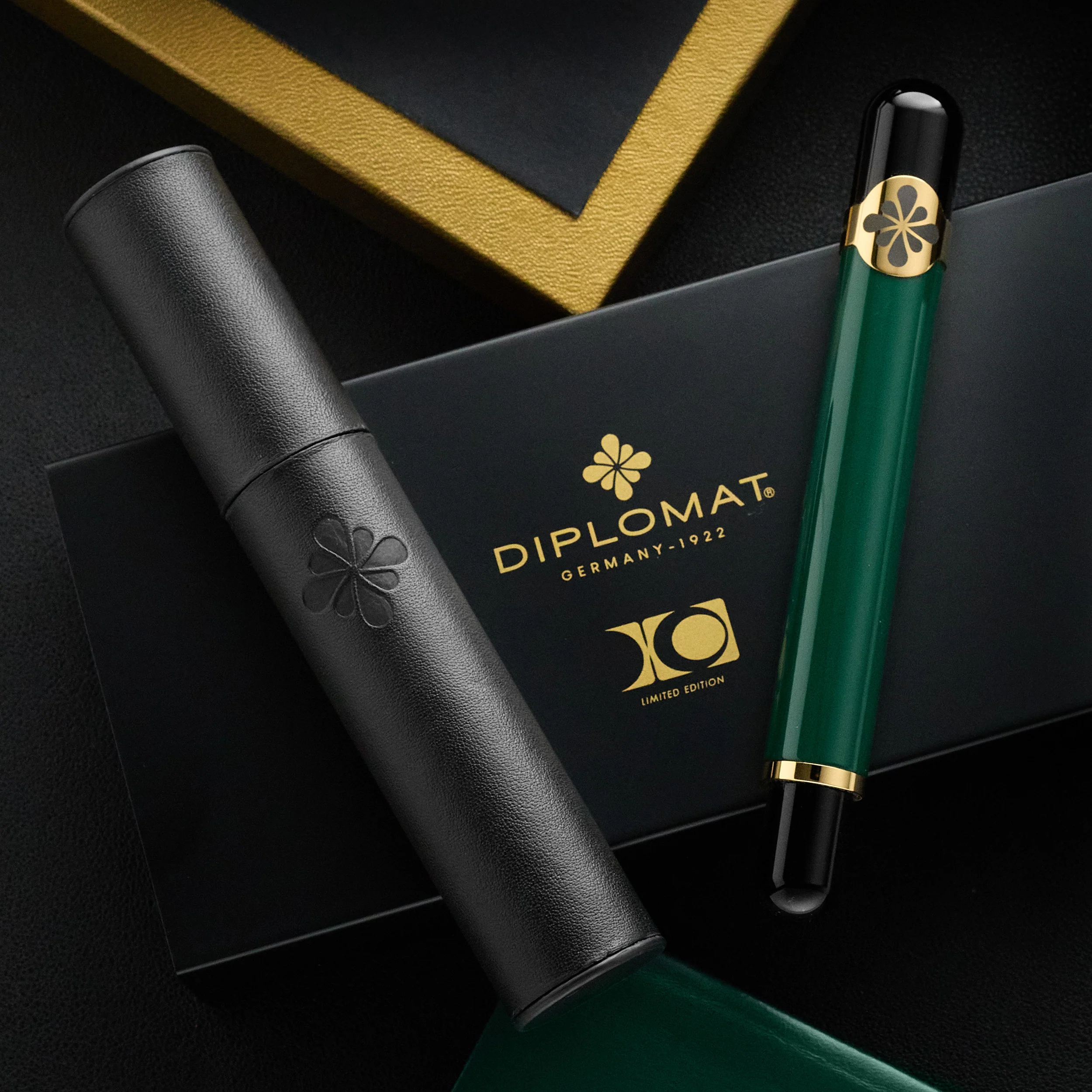 Diplomat XO Fountain Pen - Racing Green (Limited Edition) - Image 2