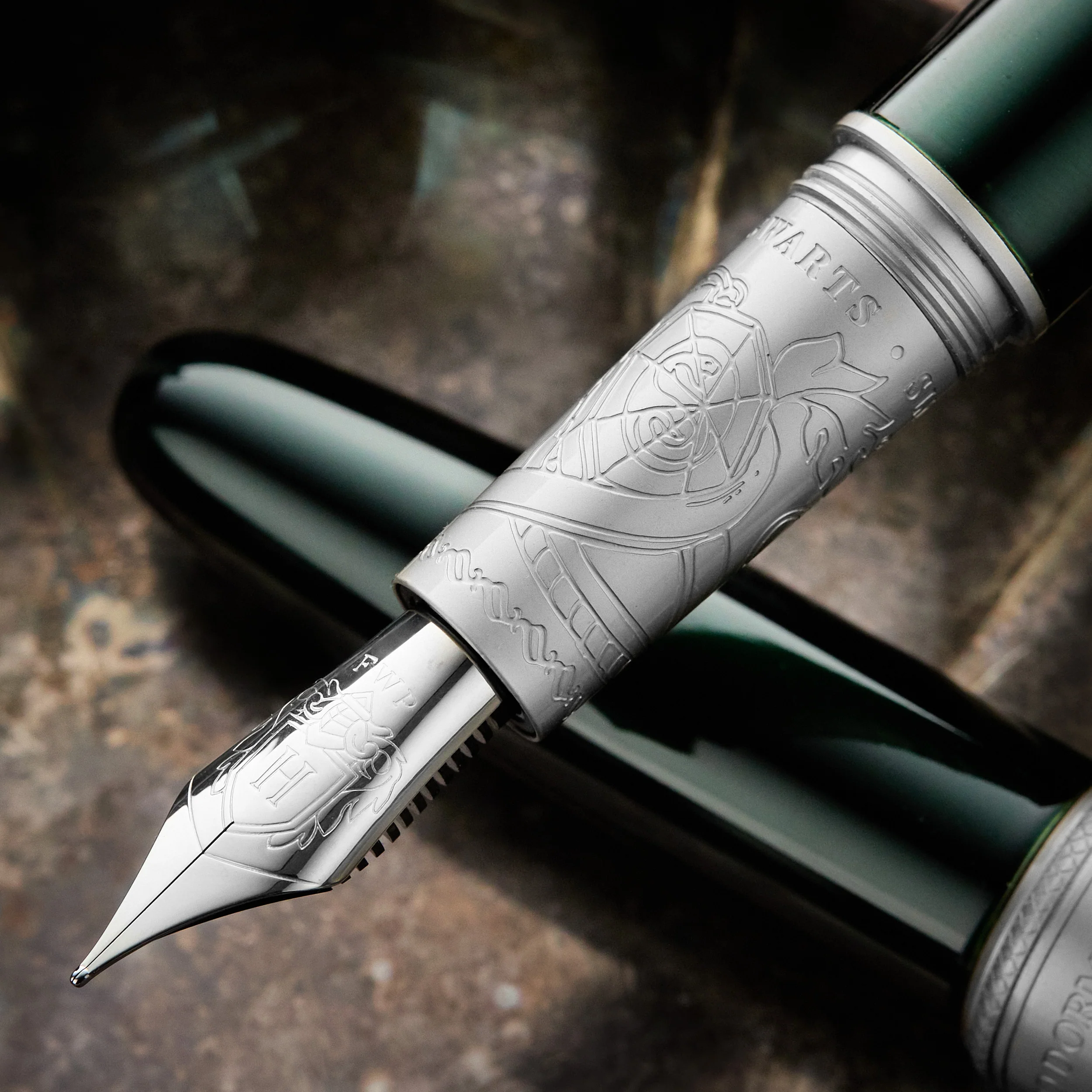 Ferris Wheel Press Harry Potter Joule Fountain Pen - Slytherin - Image 4
