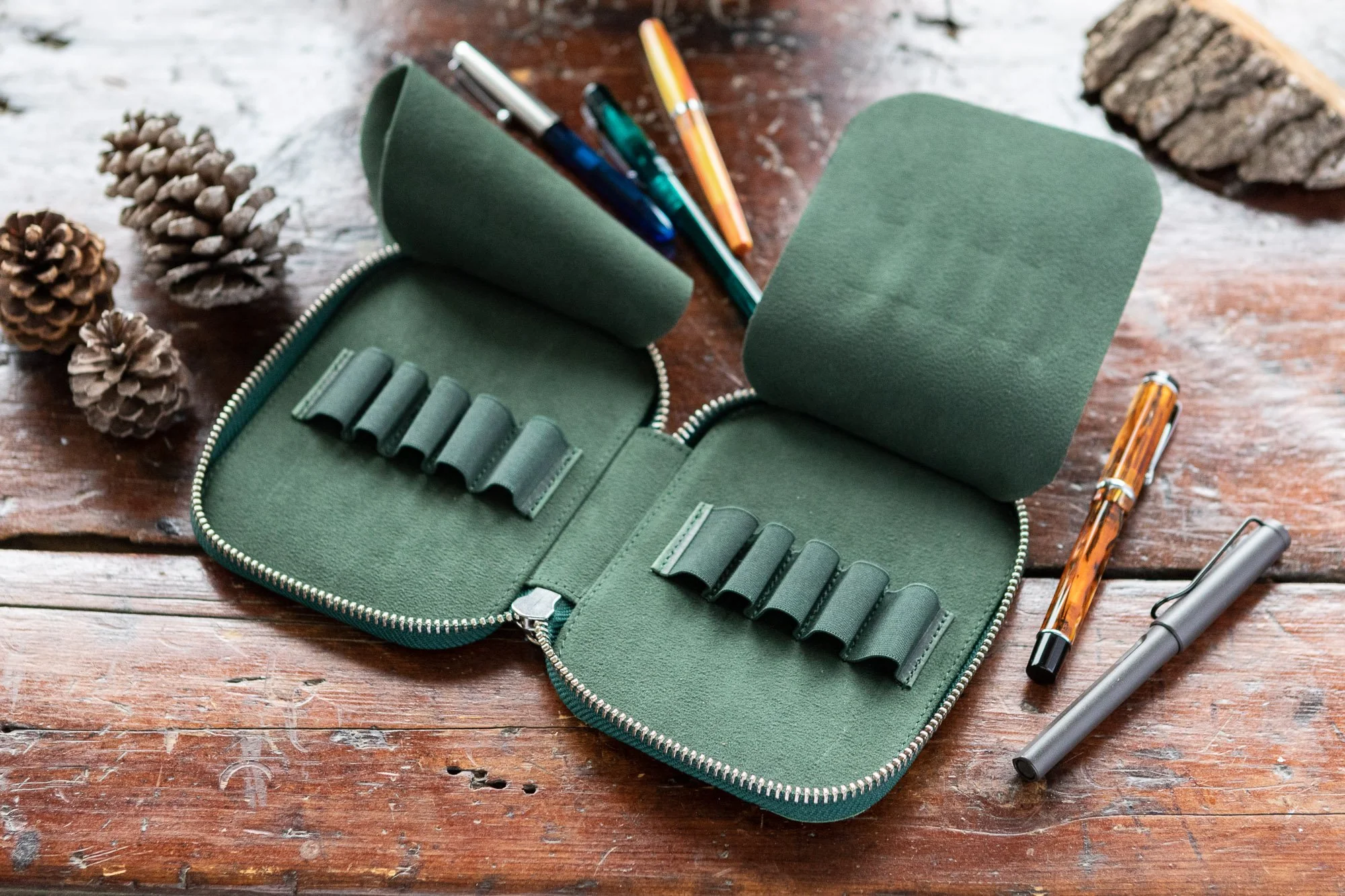Galen Leather Zippered 10 Slot Pen Case - Crazy Horse Forest Green - Image 7