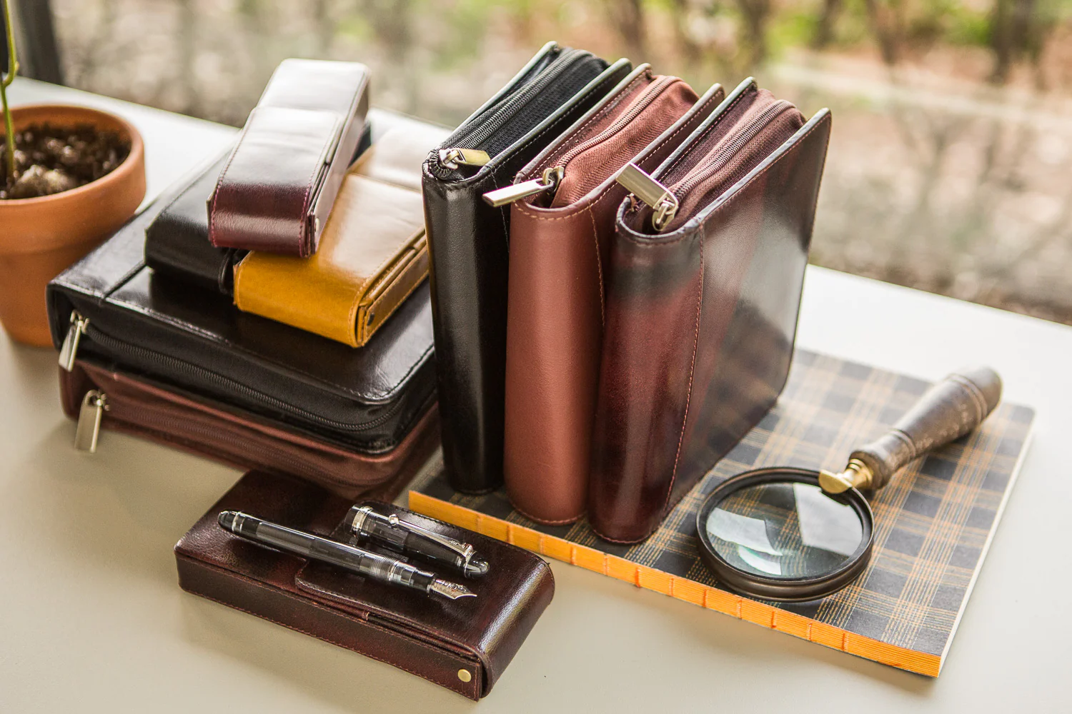 Girologio 12 Zippered Pen Case - Oxblood - Image 5