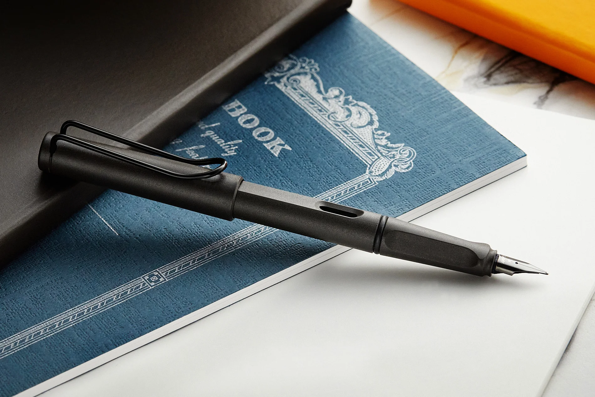 LAMY safari Fountain Pen - charcoal - Image 7