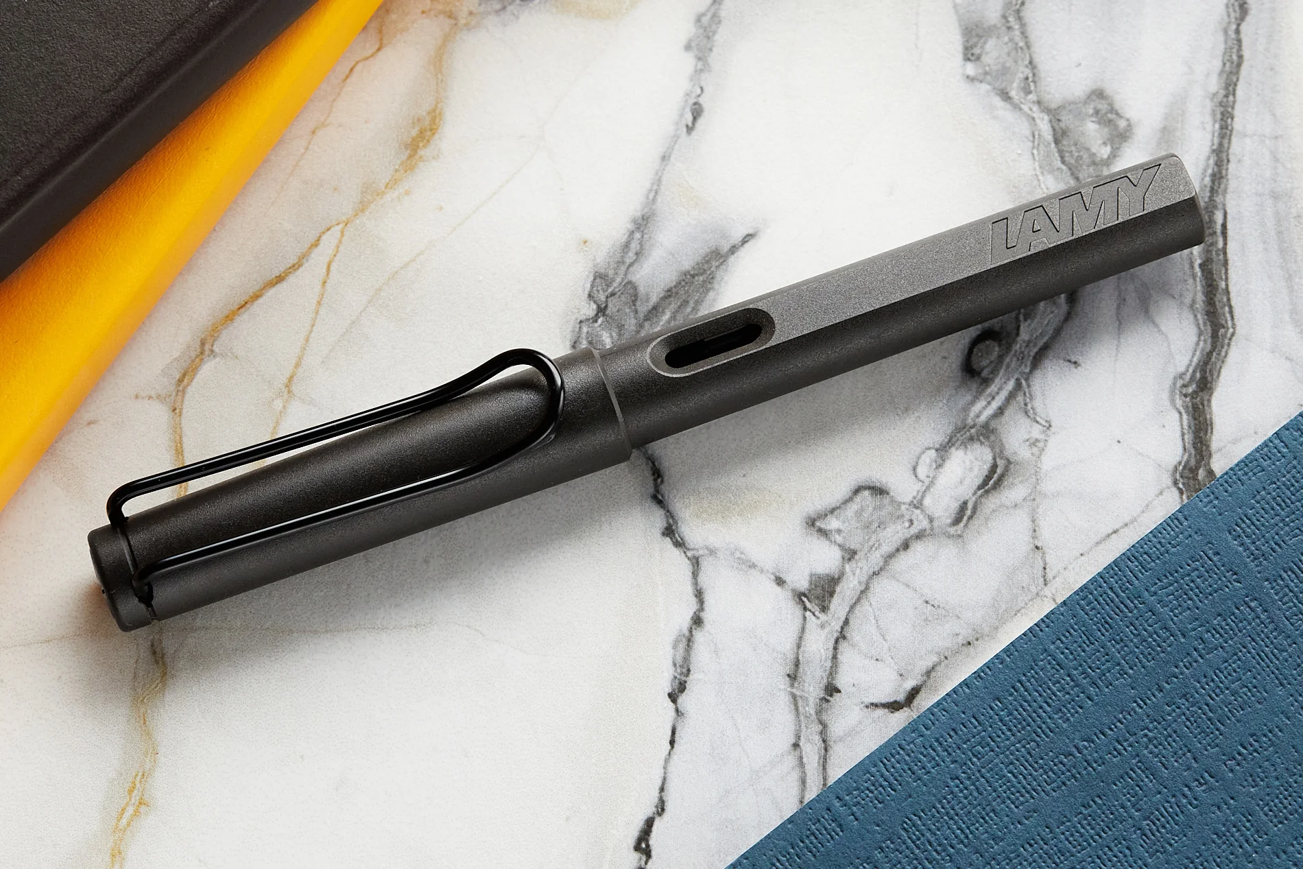LAMY safari Fountain Pen - charcoal - Image 8