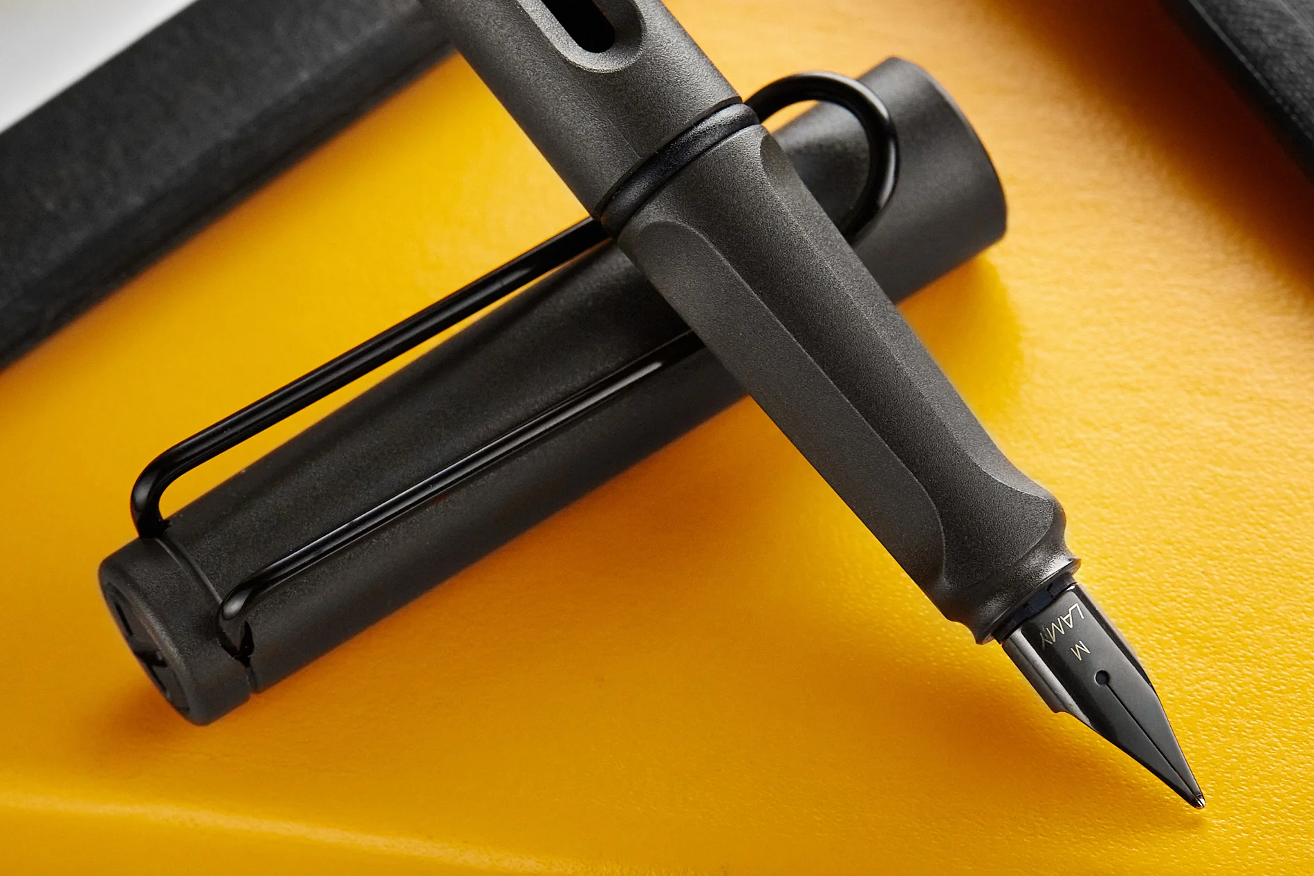 LAMY safari Fountain Pen - charcoal - Image 9