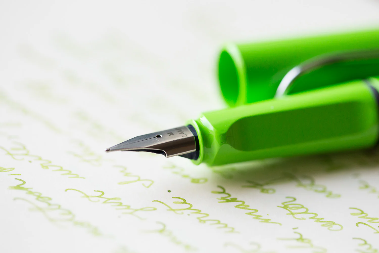 LAMY safari Fountain Pen - green - Image 9