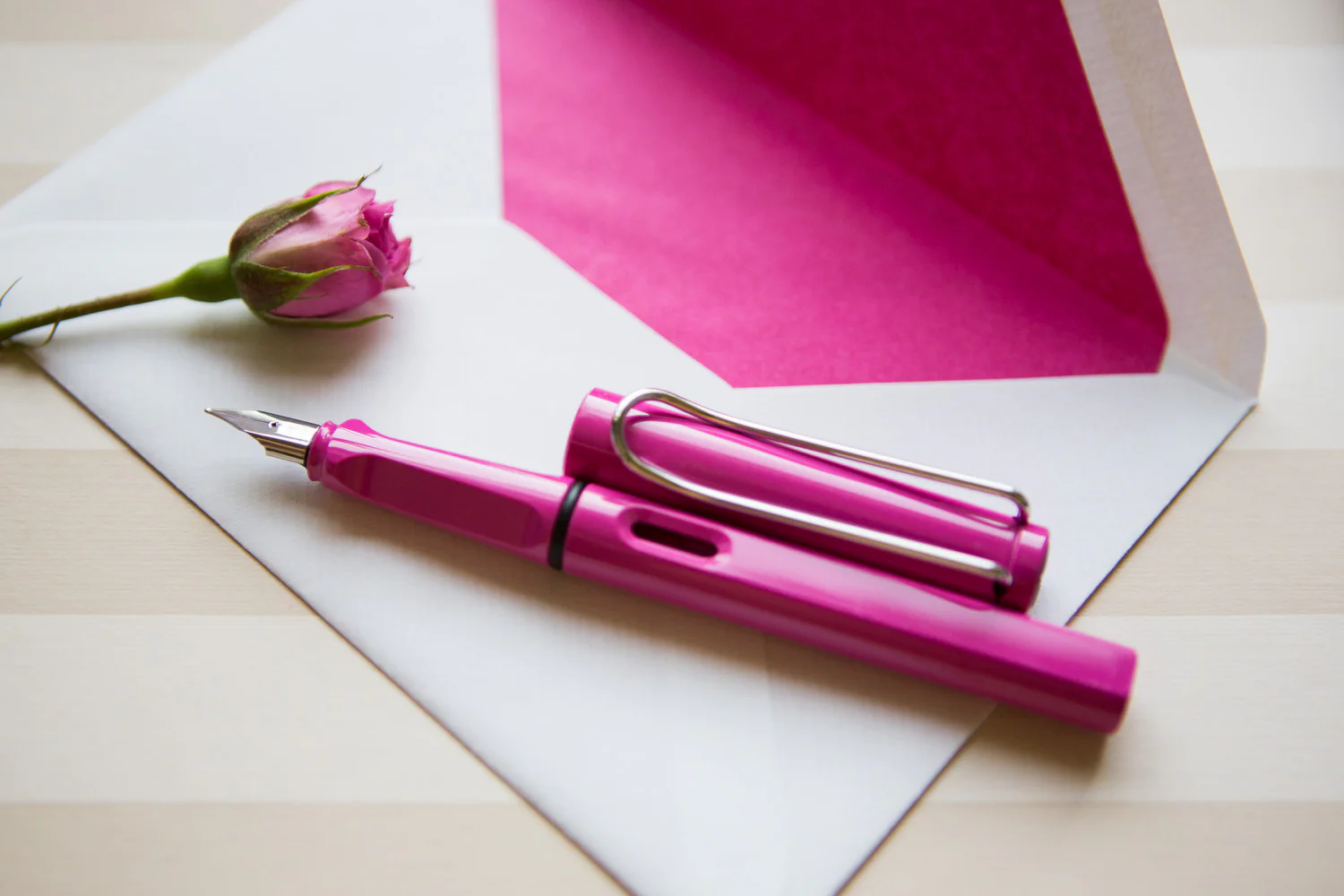 LAMY safari Fountain Pen - pink - Image 6