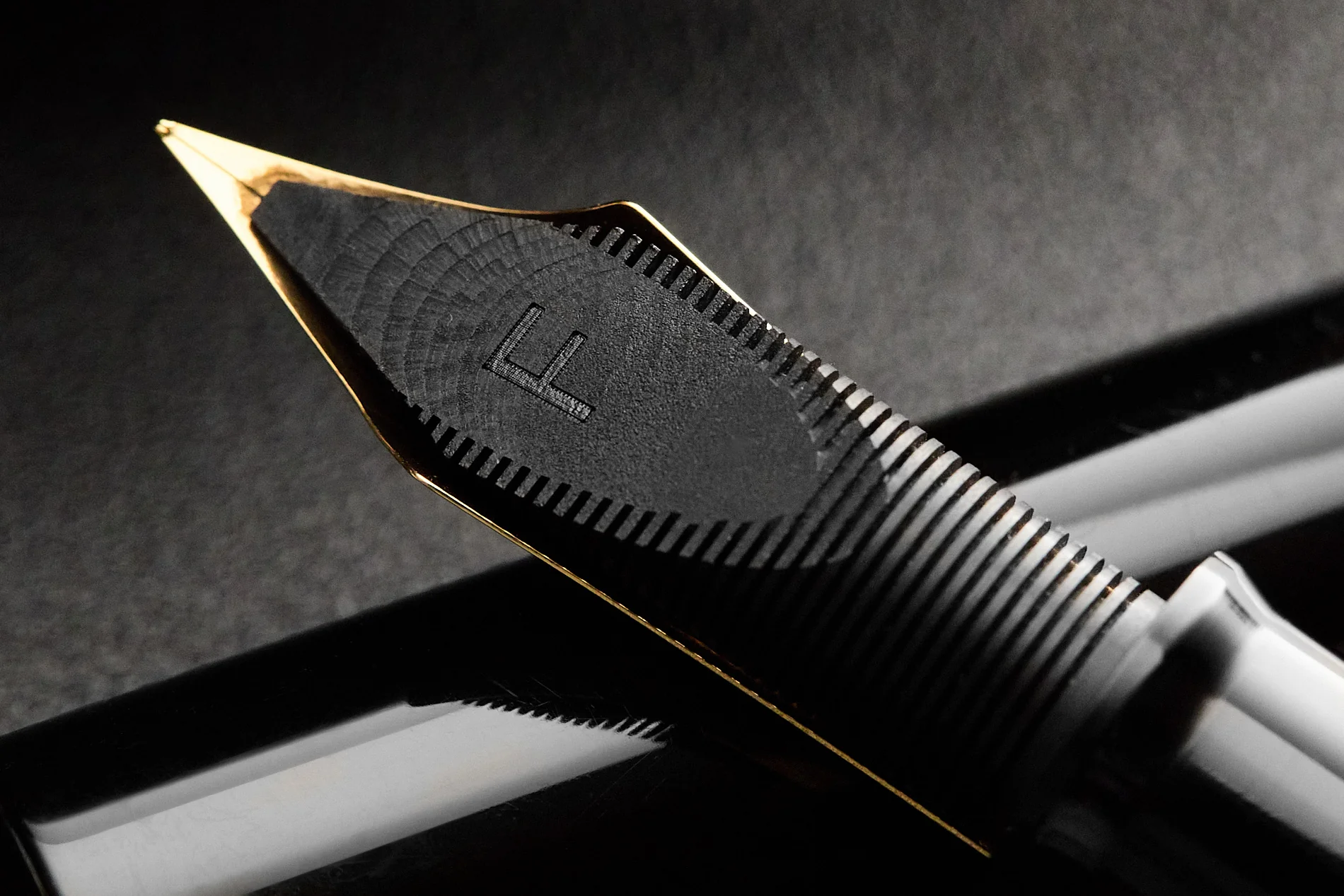 Magna Carta Mag 1000 Fountain Pen - Black - Image 6