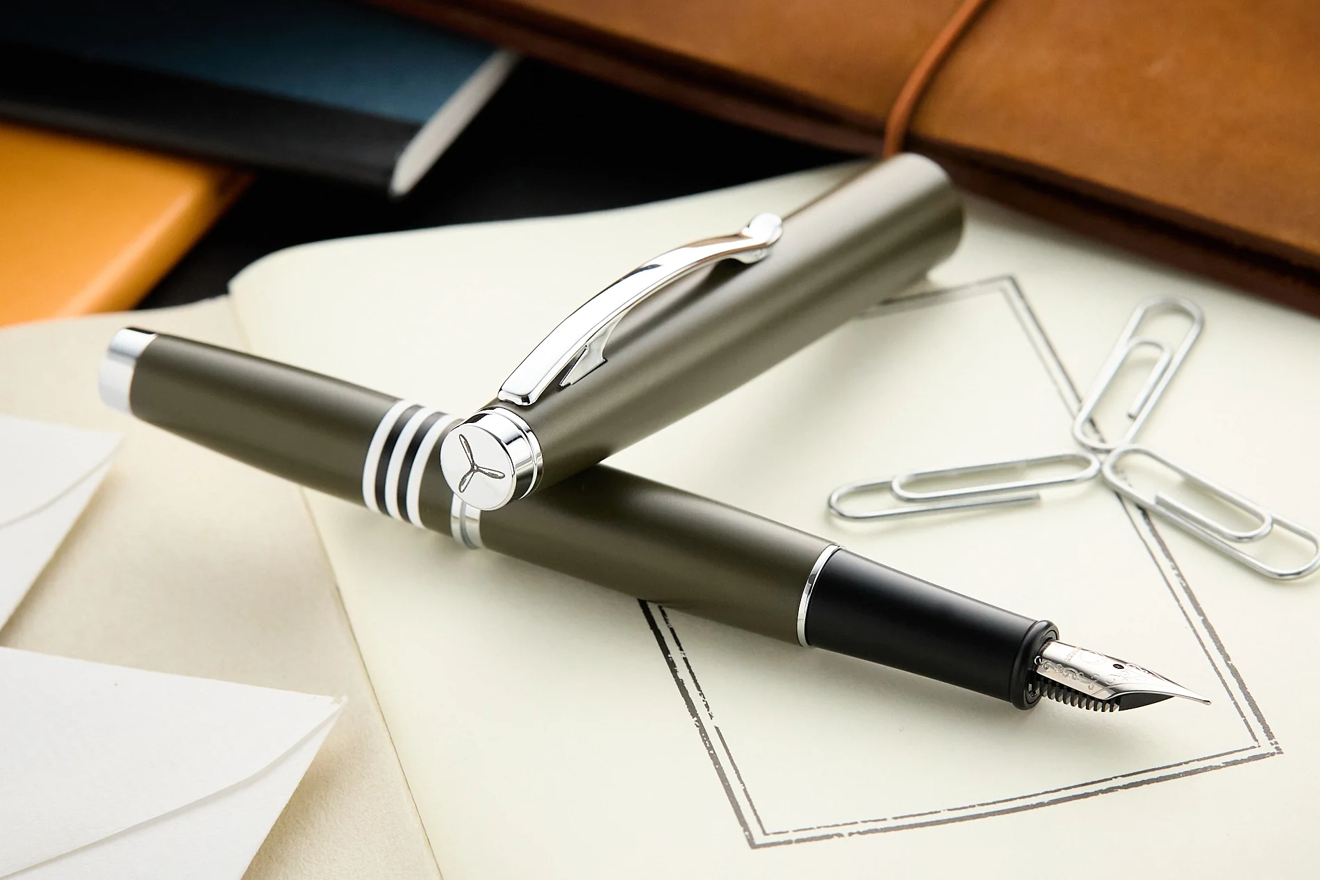 Monteverde Dakota Fountain Pen - Military Green - Image 8