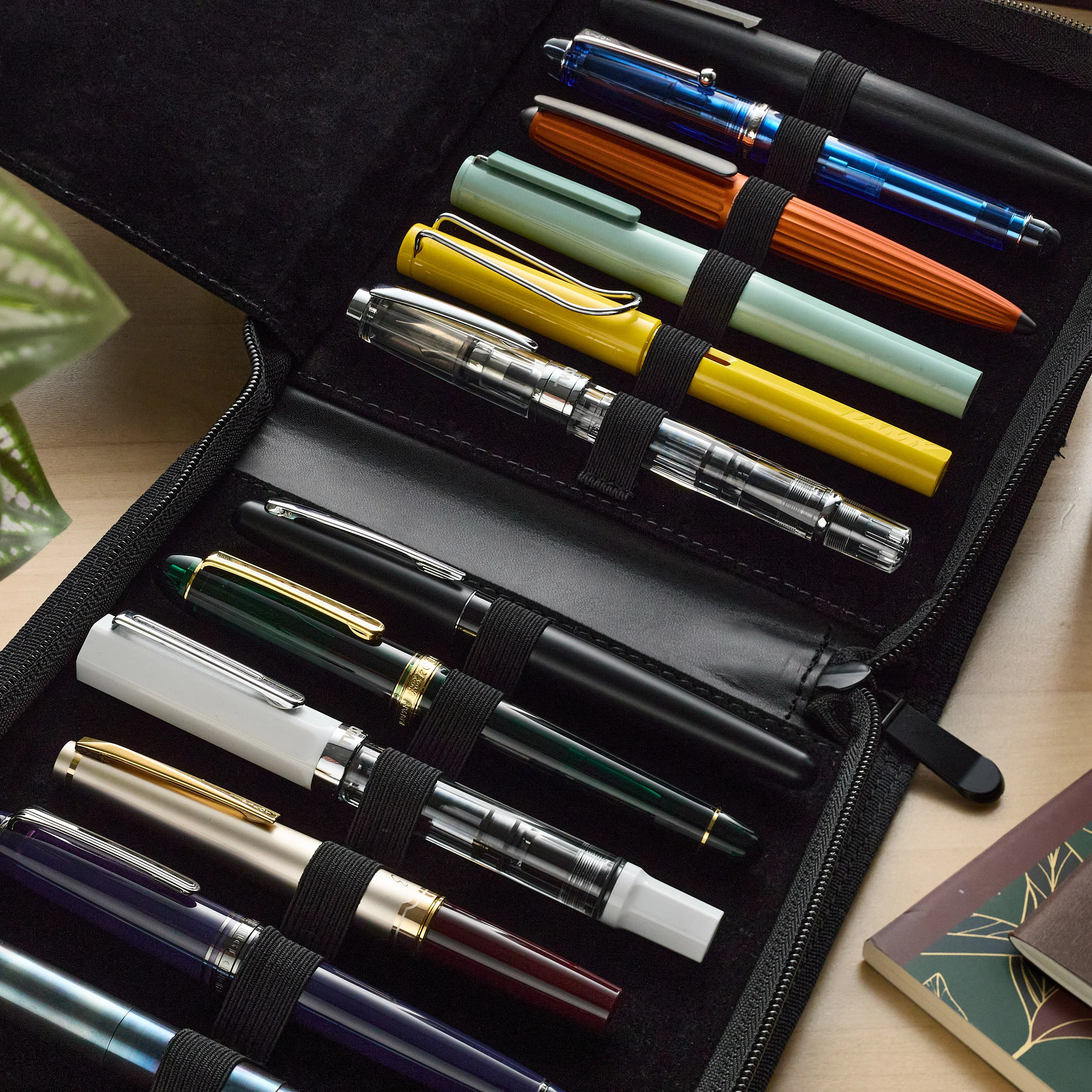 Monteverde Deluxe Collectors 12 Slot Pen Case - Image 4