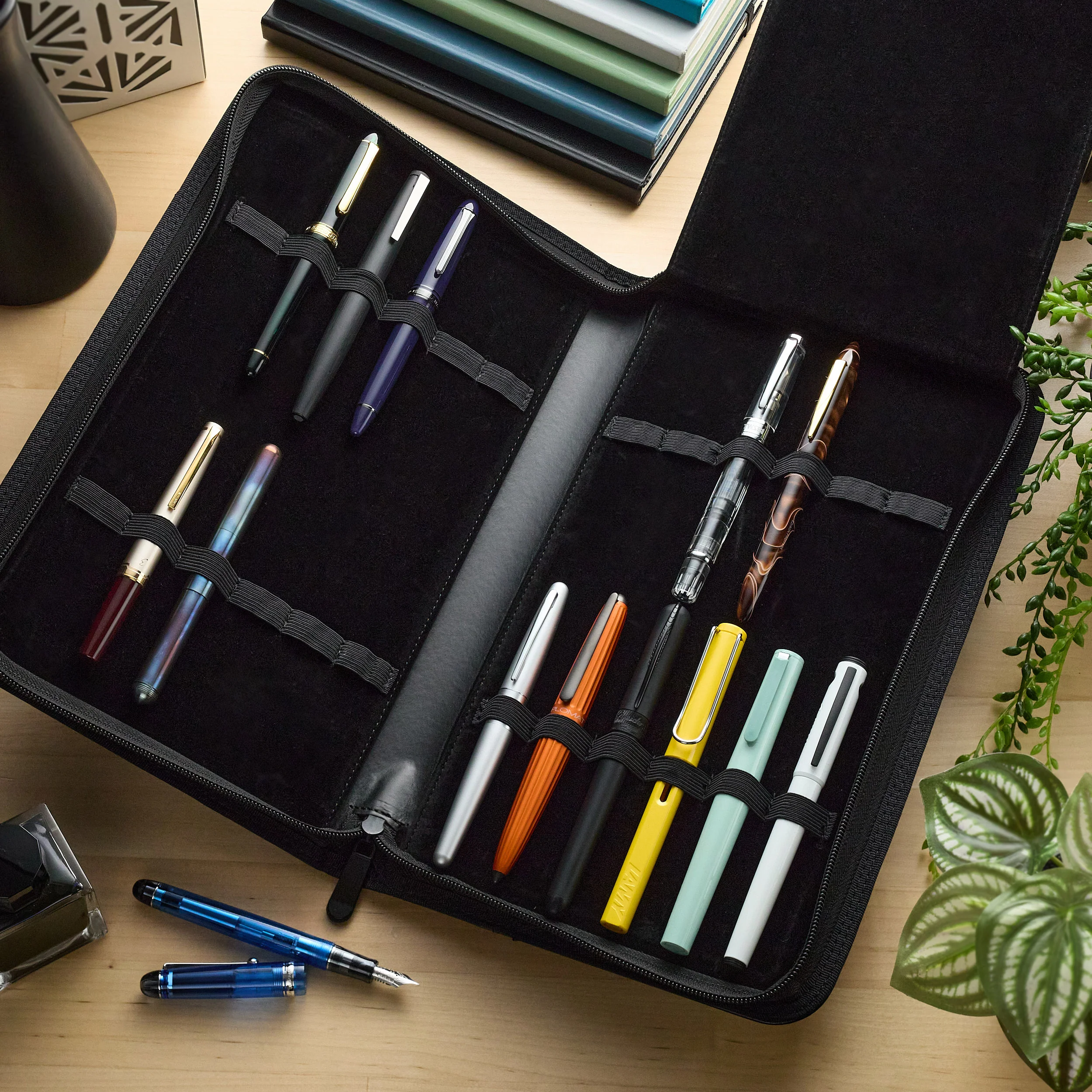 Monteverde Deluxe Collectors 24 Slot Pen Case - Image 2