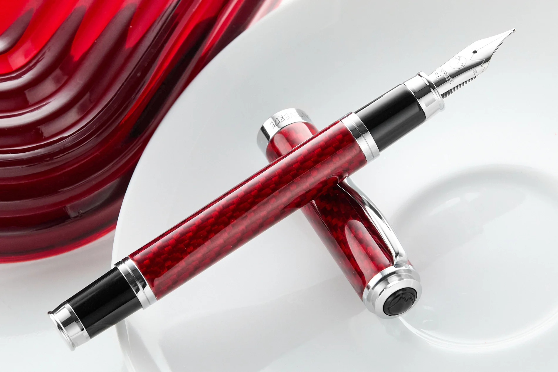 Monteverde Innova Fiberglass Fountain Pen - Ruby (Special Edition) - Image 4