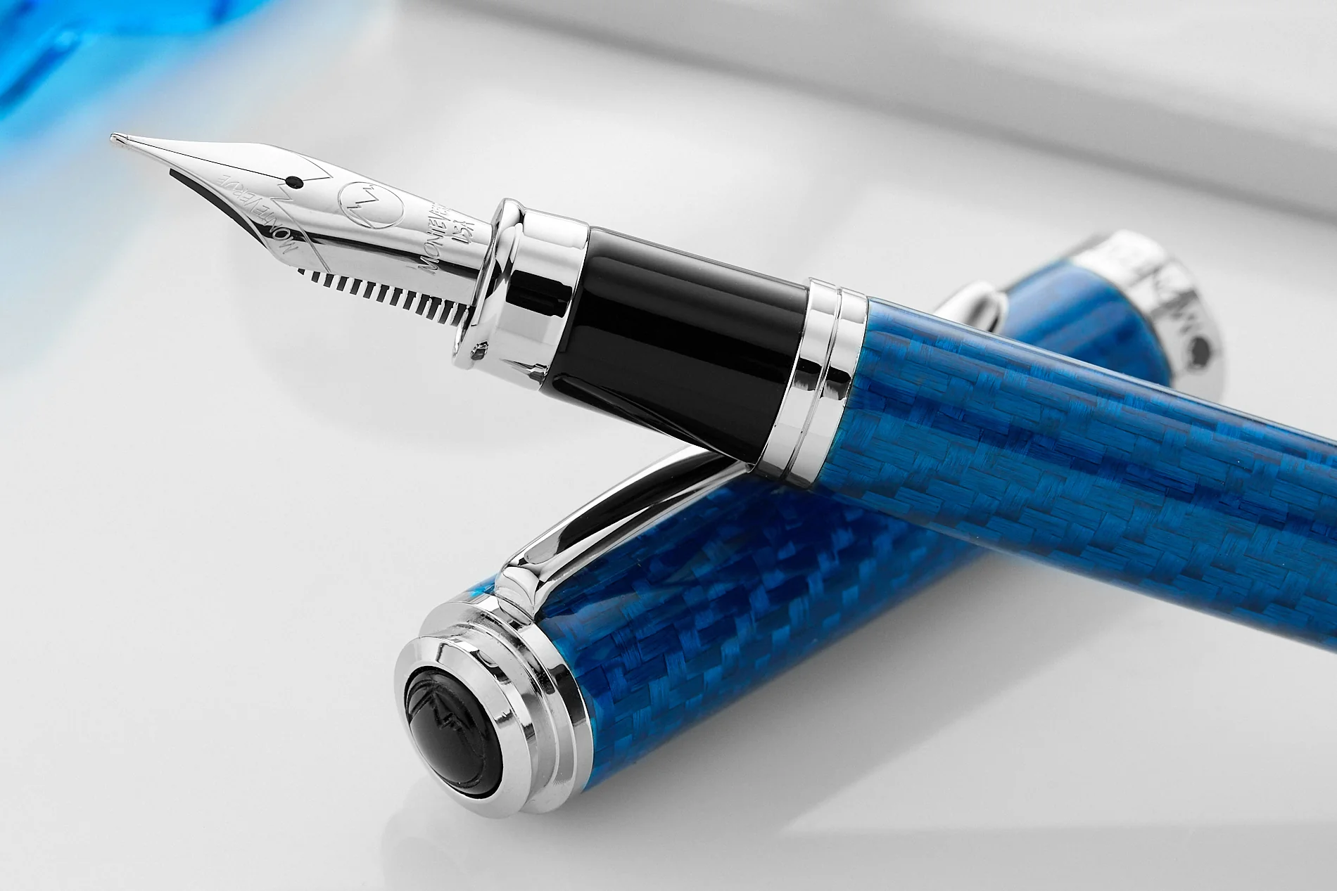 Monteverde Innova Fiberglass Fountain Pen - Sapphire (Special Edition) - Image 4