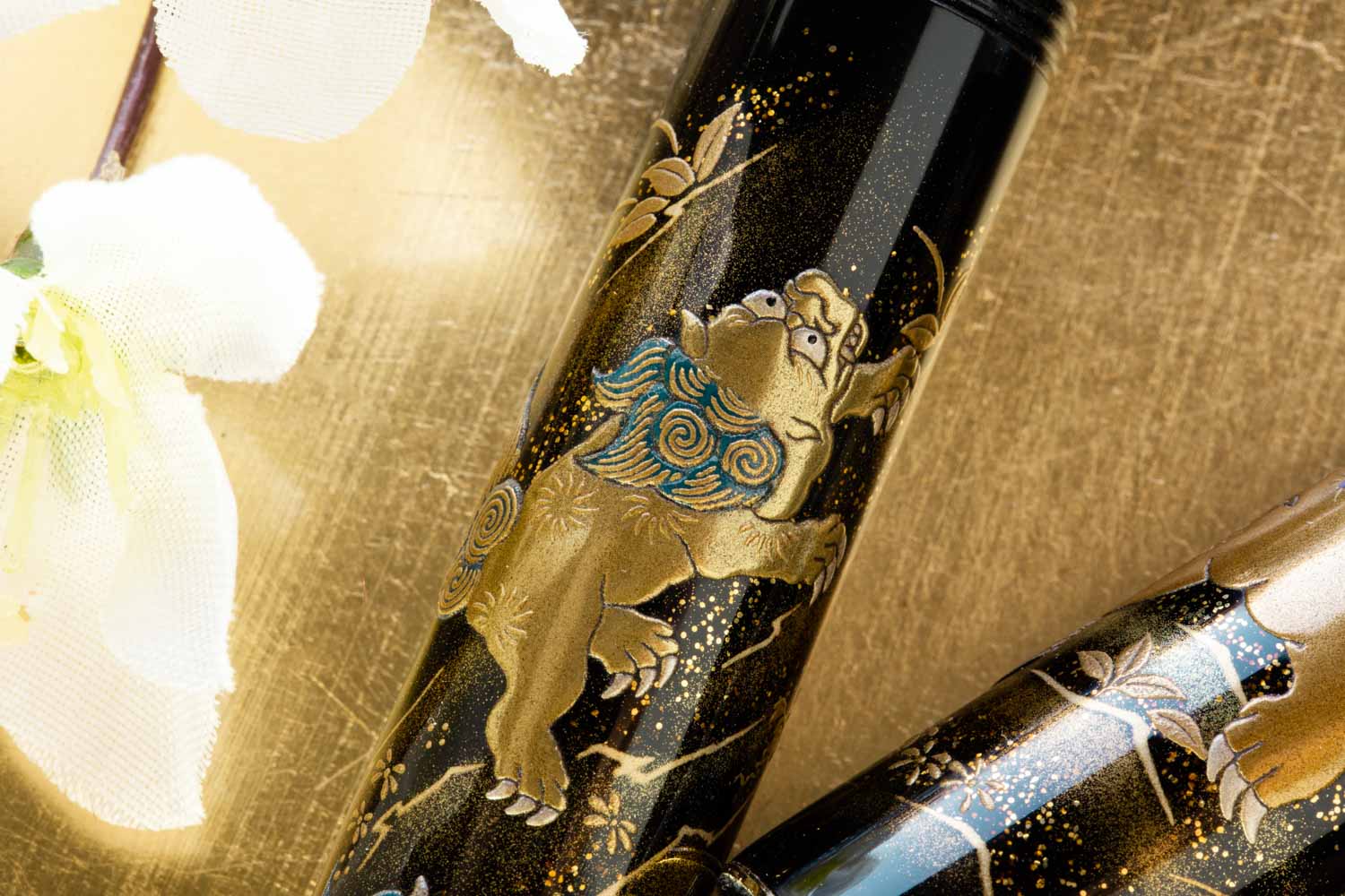 Namiki Yukari Royale Maki-e Fountain Pen - Lioness and Cubs - Image 10