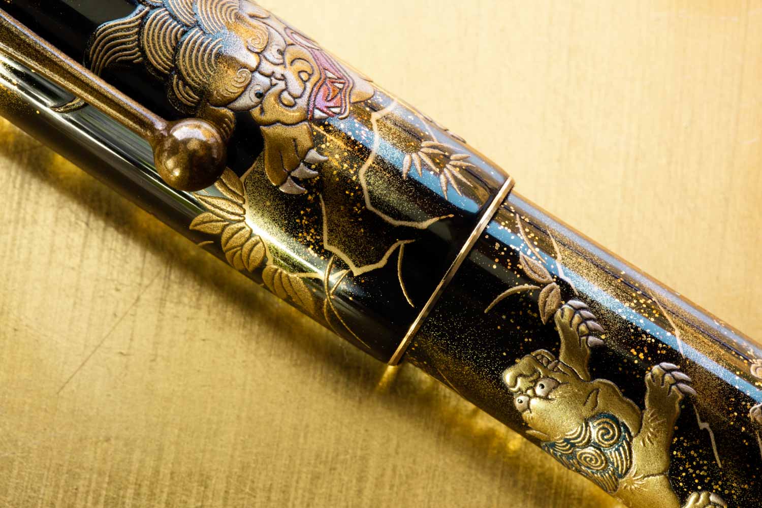 Namiki Yukari Royale Maki-e Fountain Pen - Lioness and Cubs - Image 11