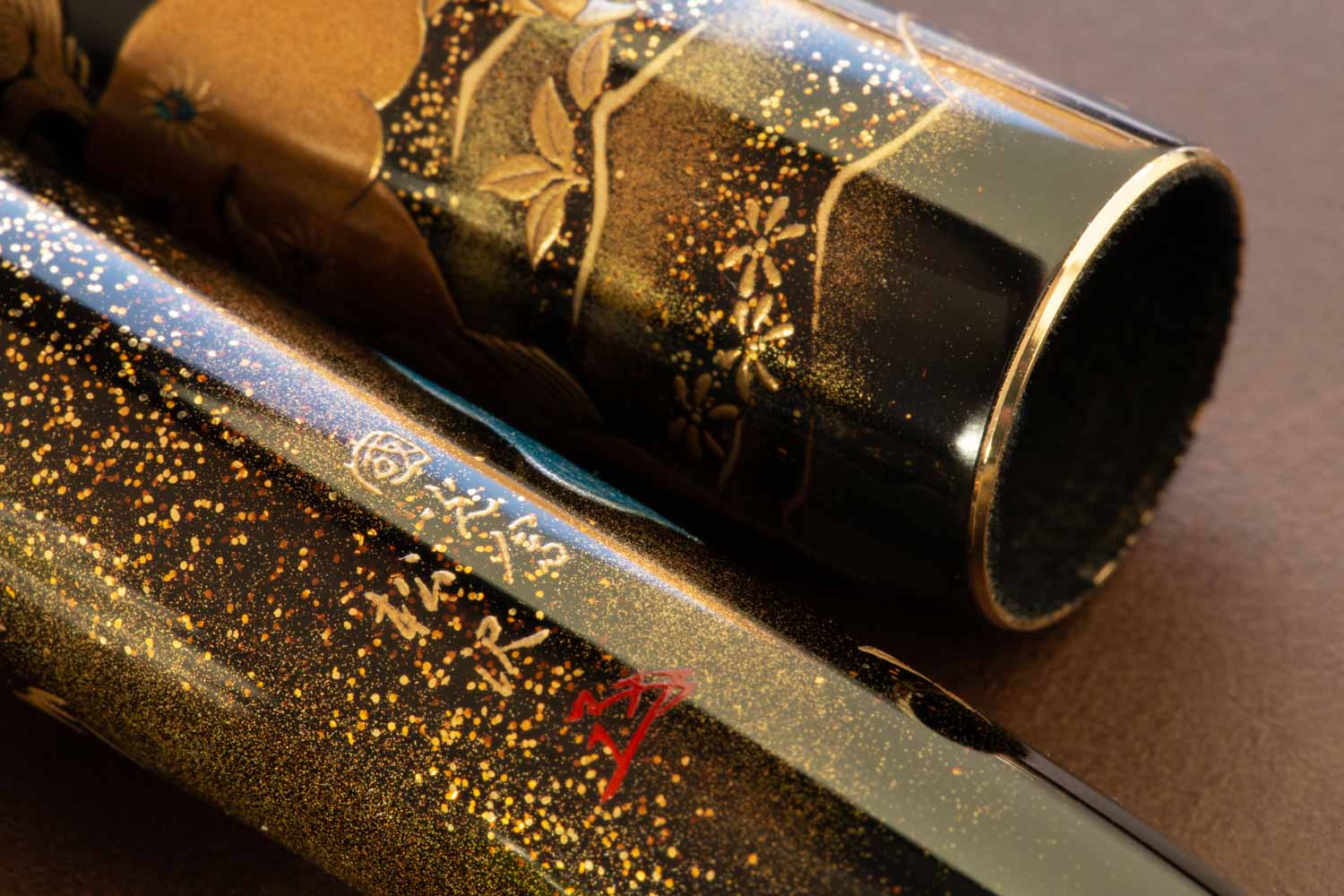 Namiki Yukari Royale Maki-e Fountain Pen - Lioness and Cubs - Image 12