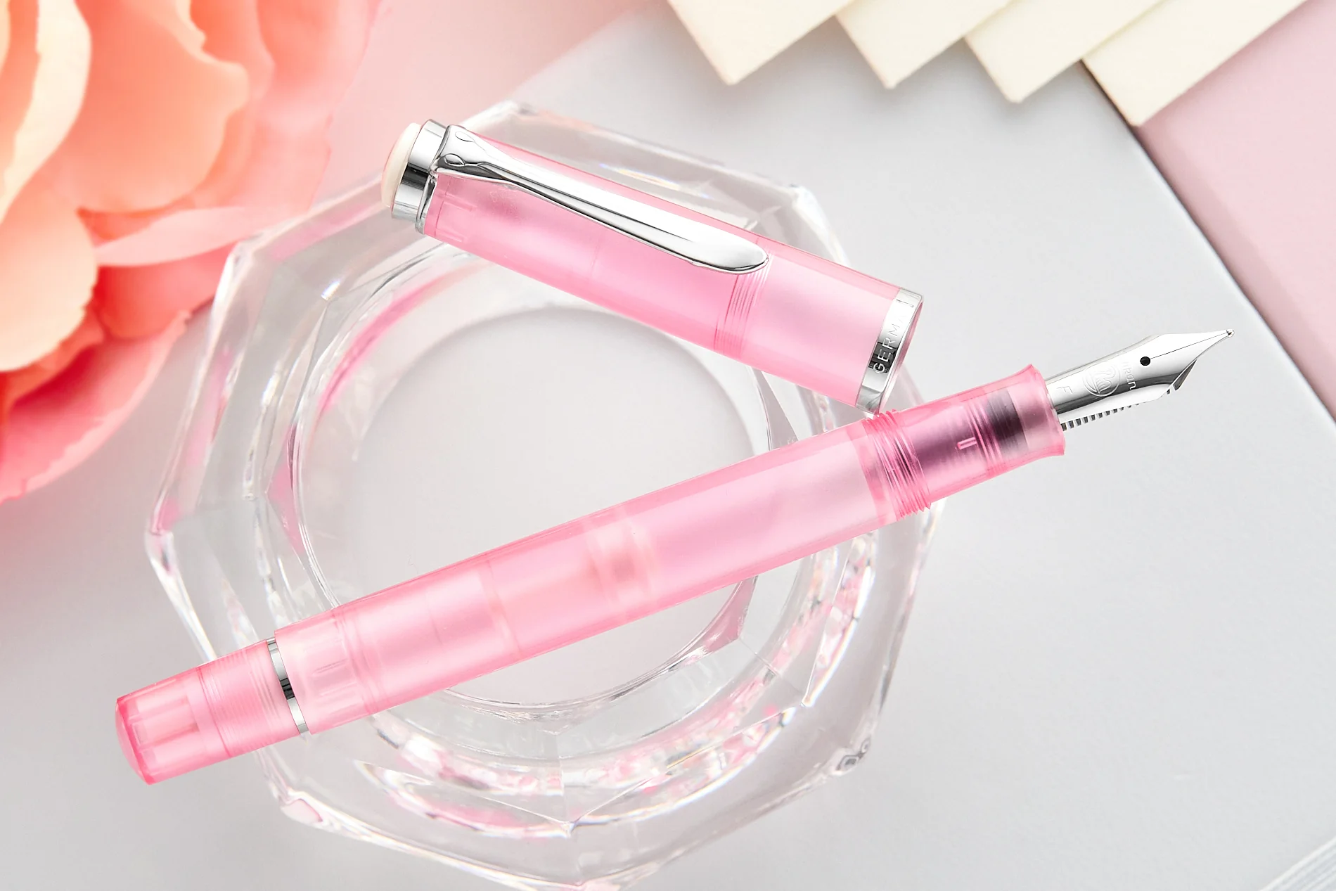 Pelikan M205 Fountain Pen - Rose Quartz (Special Edition) - Image 4