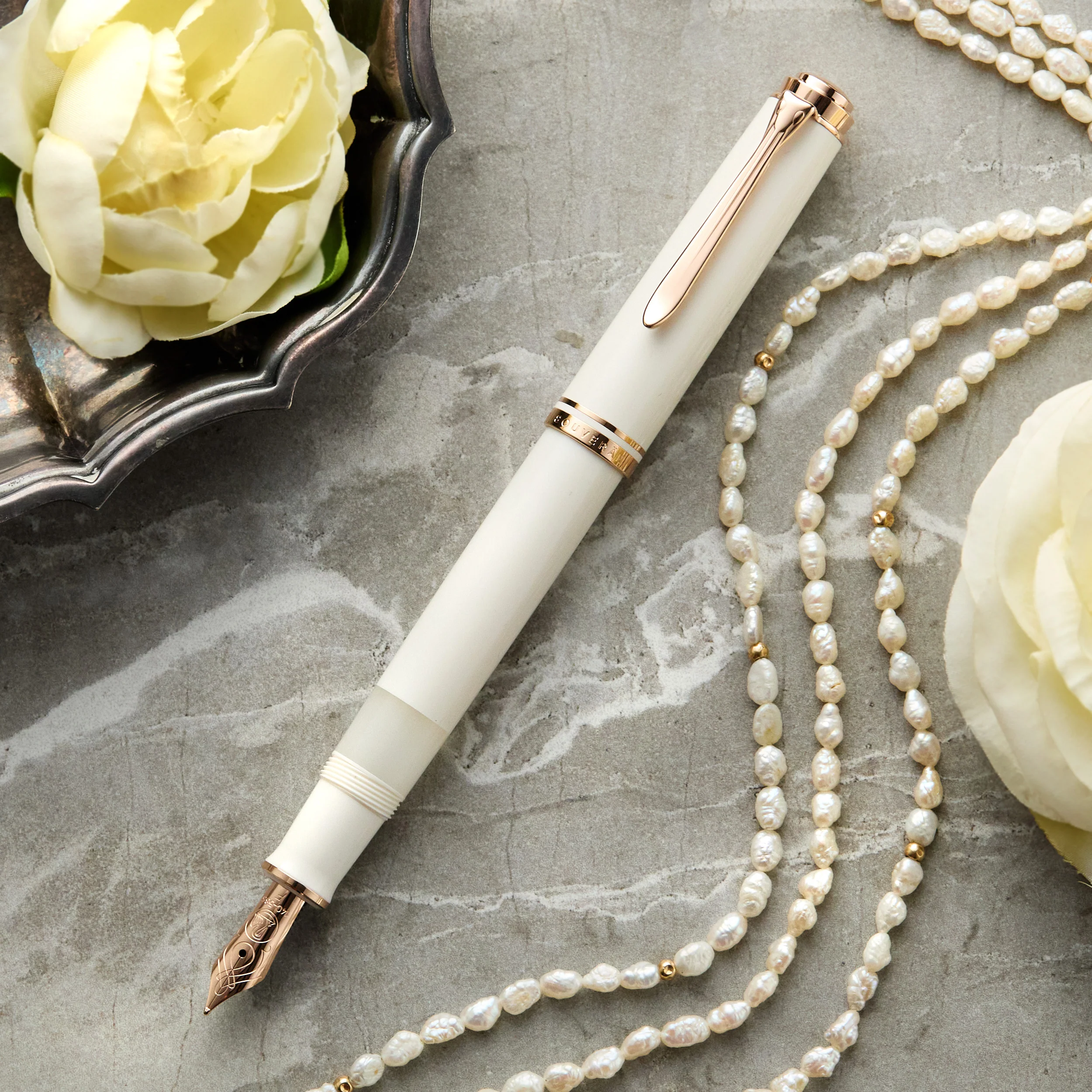 Pelikan M600 Fountain Pen - White & Rose Gold (Special Edition) - Image 6