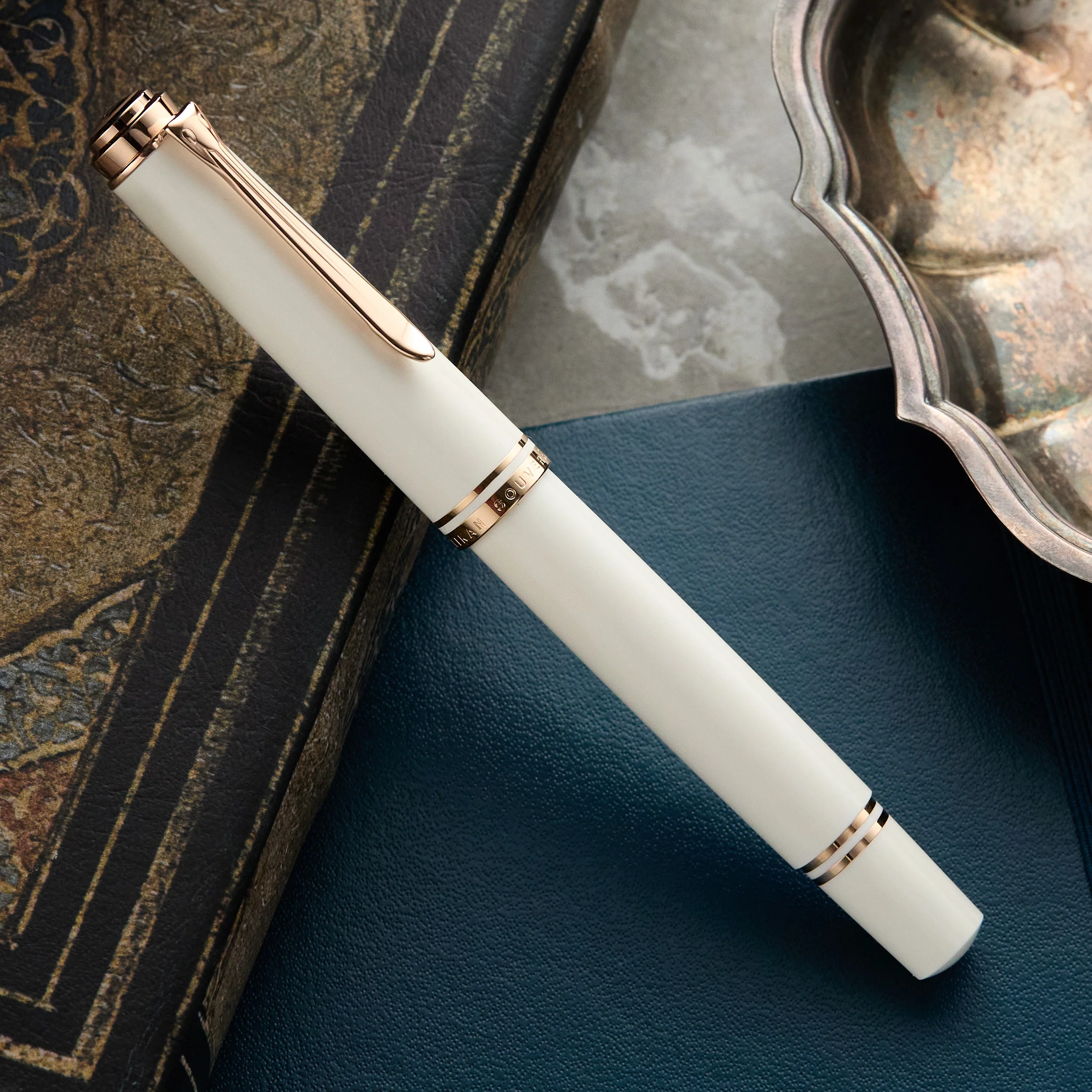 Pelikan M600 Fountain Pen - White & Rose Gold (Special Edition) - Image 7