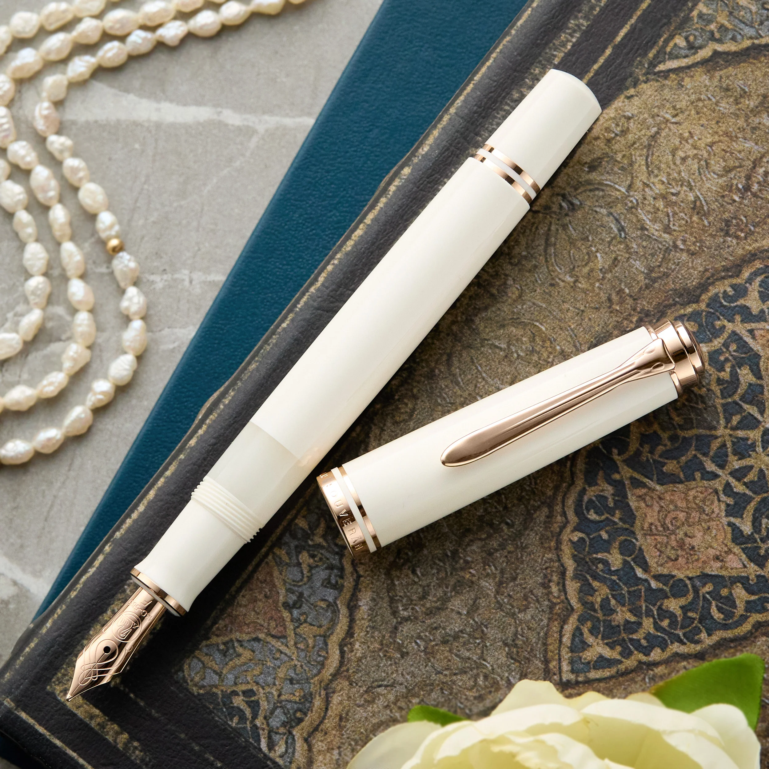 Pelikan M600 Fountain Pen - White & Rose Gold (Special Edition) - Image 9