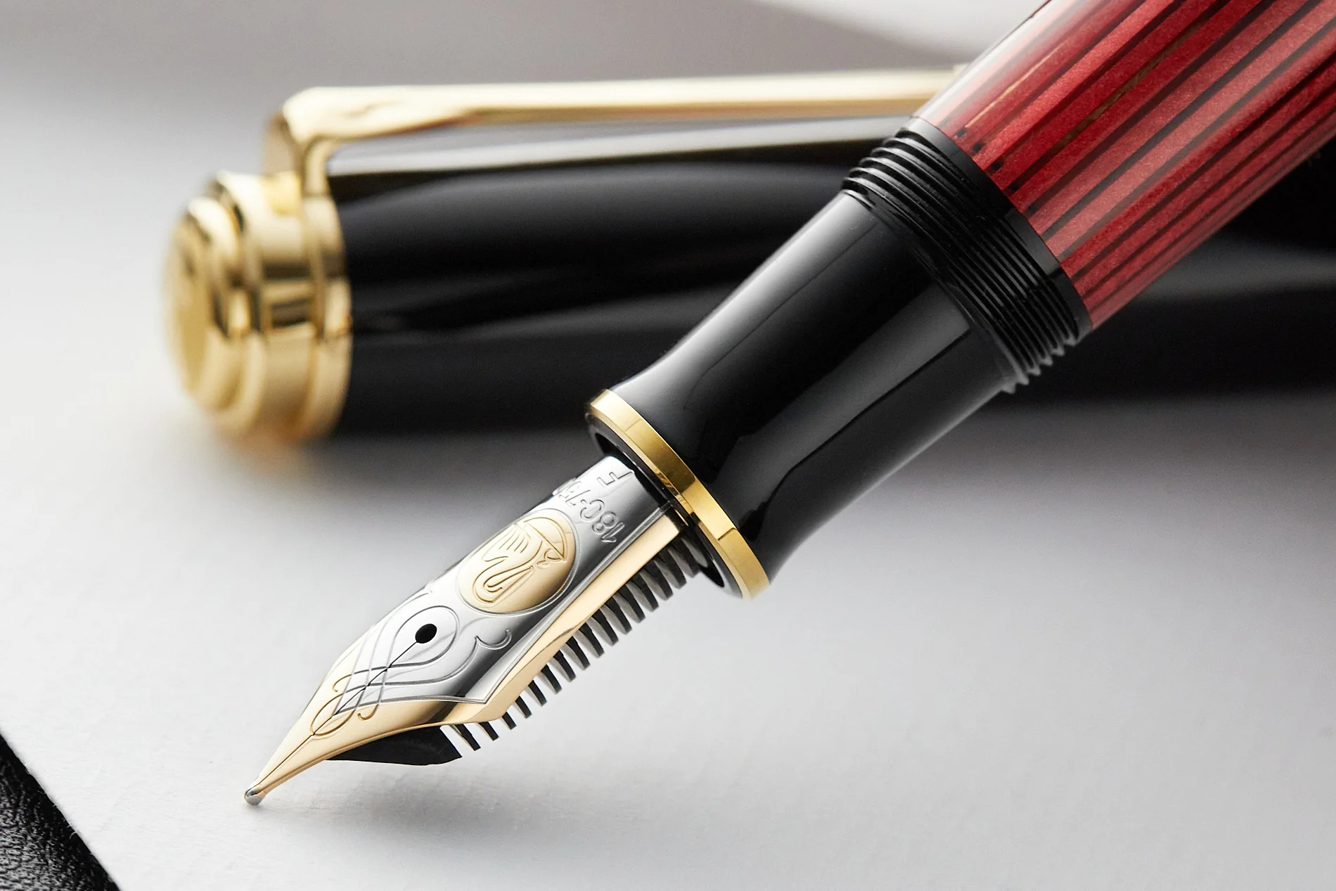 Pelikan M800 Fountain Pen - Black-Red - Image 9