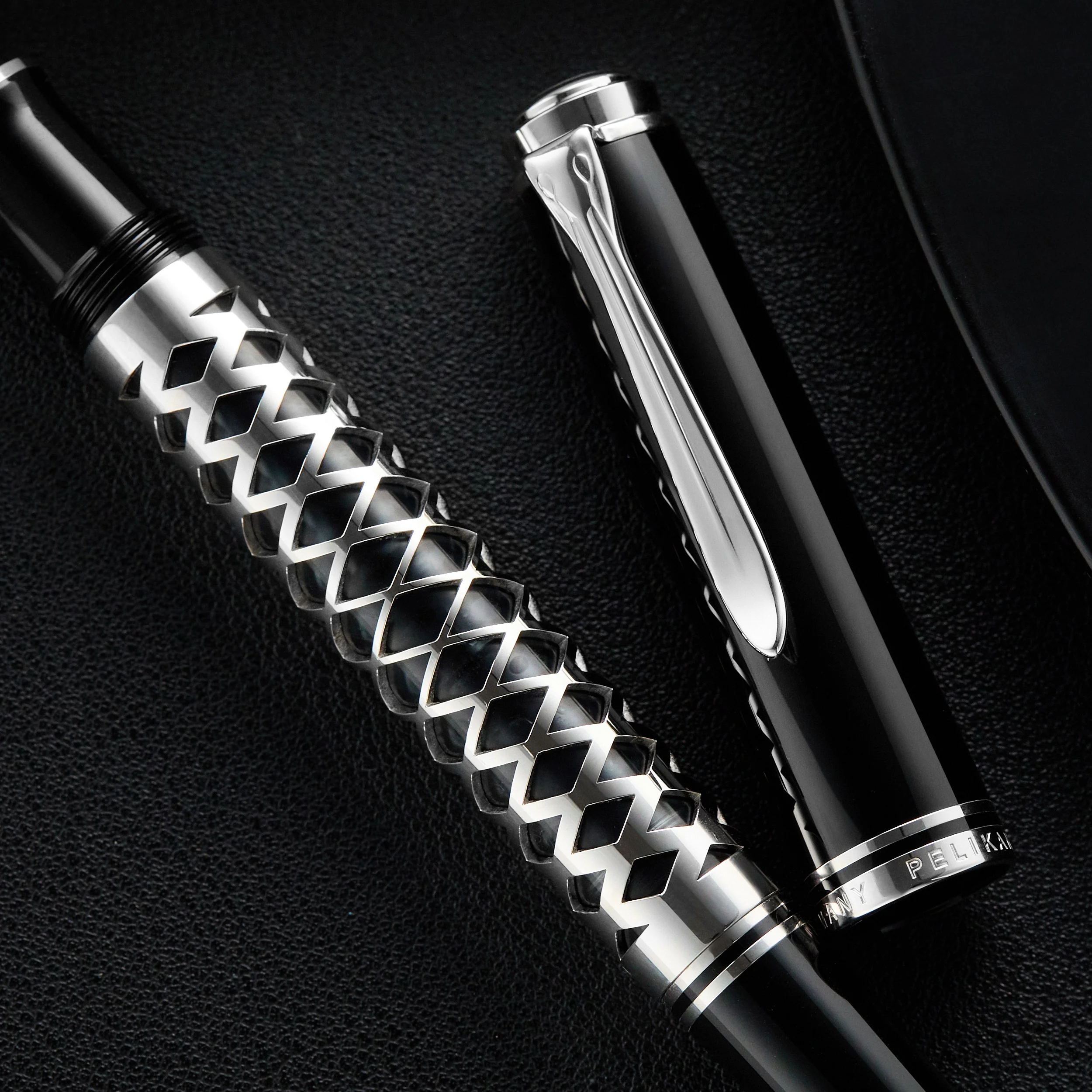 Pelikan M805 Fountain Pen - Metal Sleeve (Special Edition) - Image 4