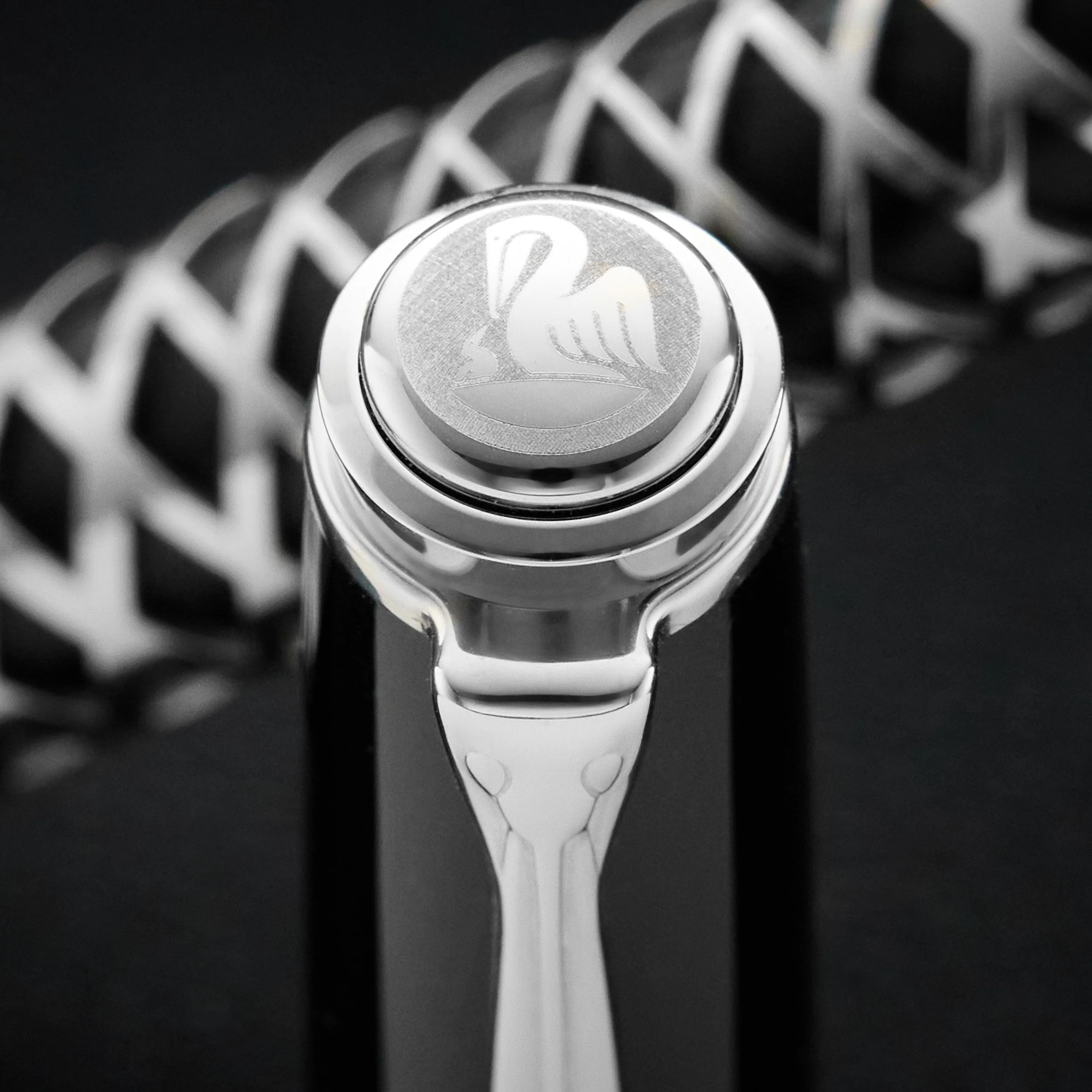 Pelikan M805 Fountain Pen - Metal Sleeve (Special Edition) - Image 7