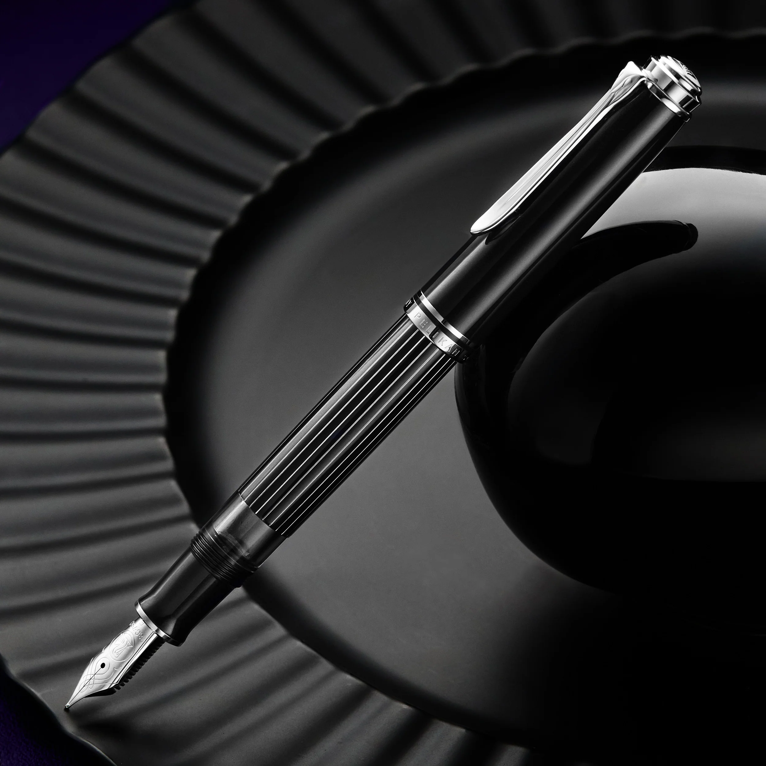 Pelikan M815 Fountain Pen - Metal Striped Black (Special Edition) - Image 2
