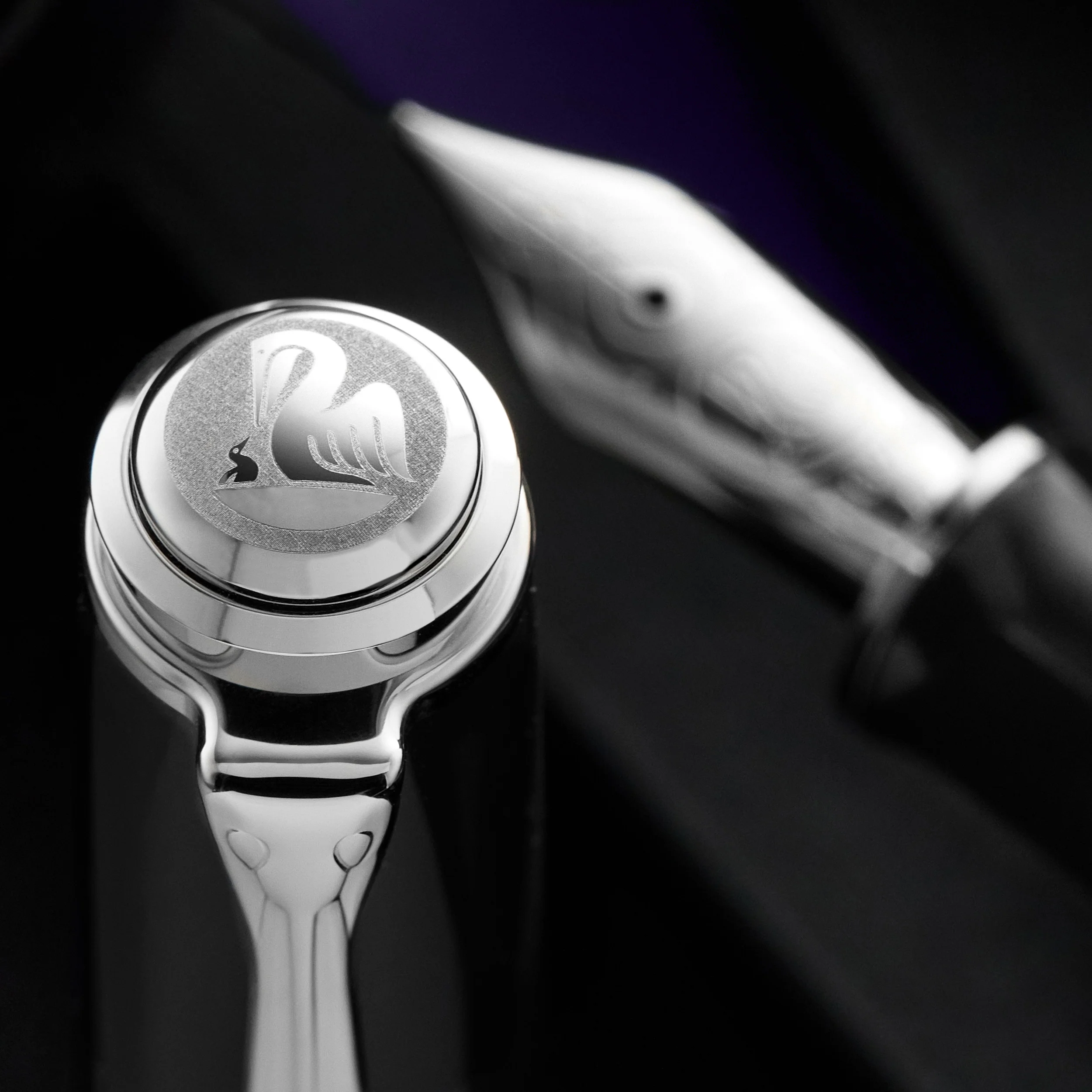 Pelikan M815 Fountain Pen - Metal Striped Black (Special Edition) - Image 4