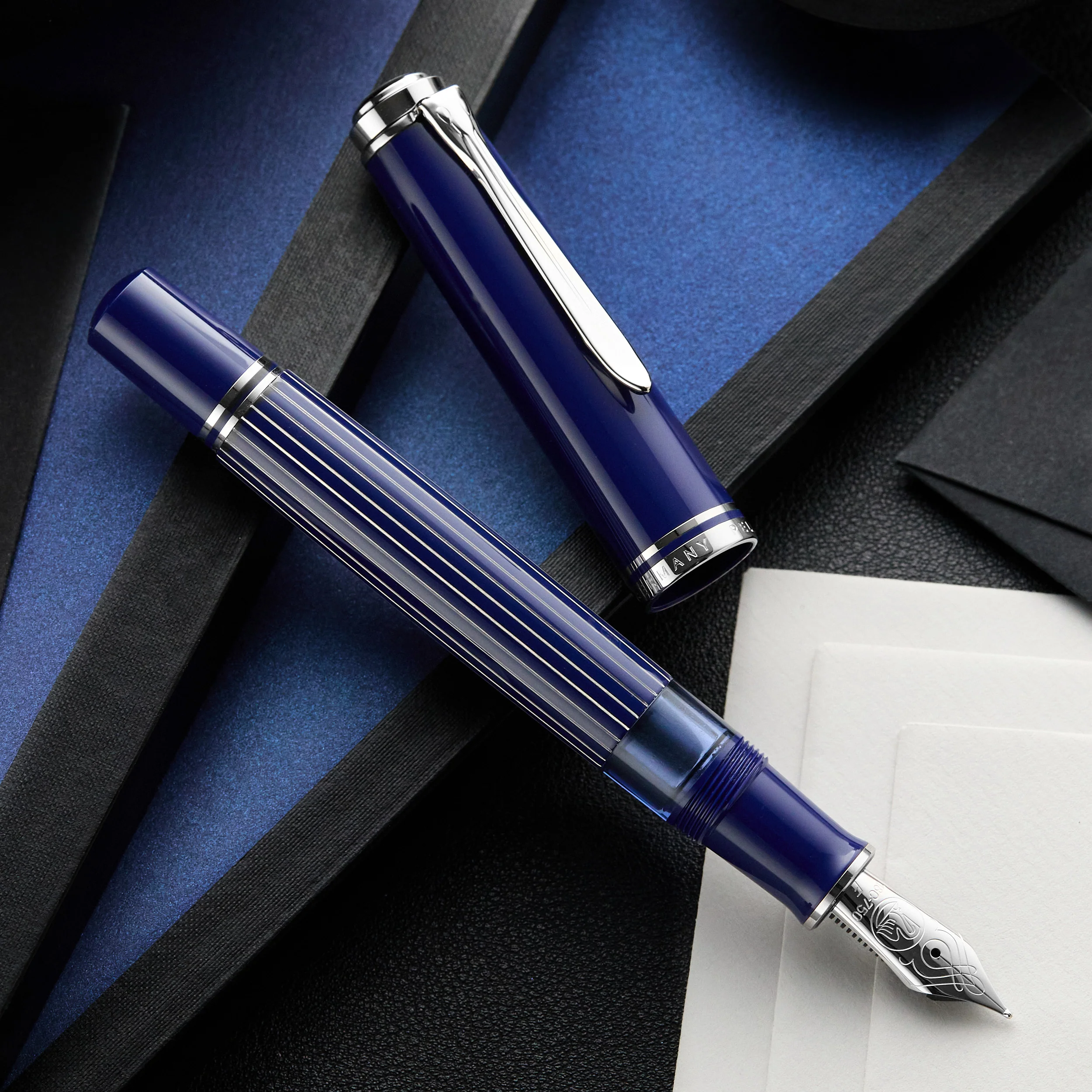 Pelikan M815 Fountain Pen - Metal Striped Blue (Special Edition) - Image 4