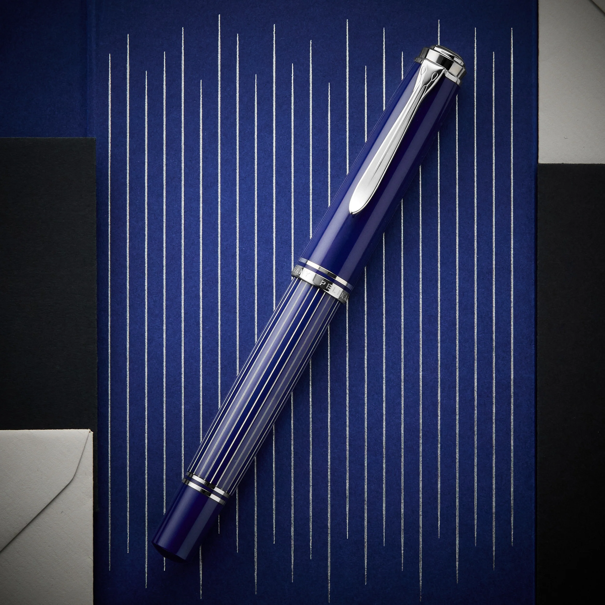 Pelikan M815 Fountain Pen - Metal Striped Blue (Special Edition) - Image 5