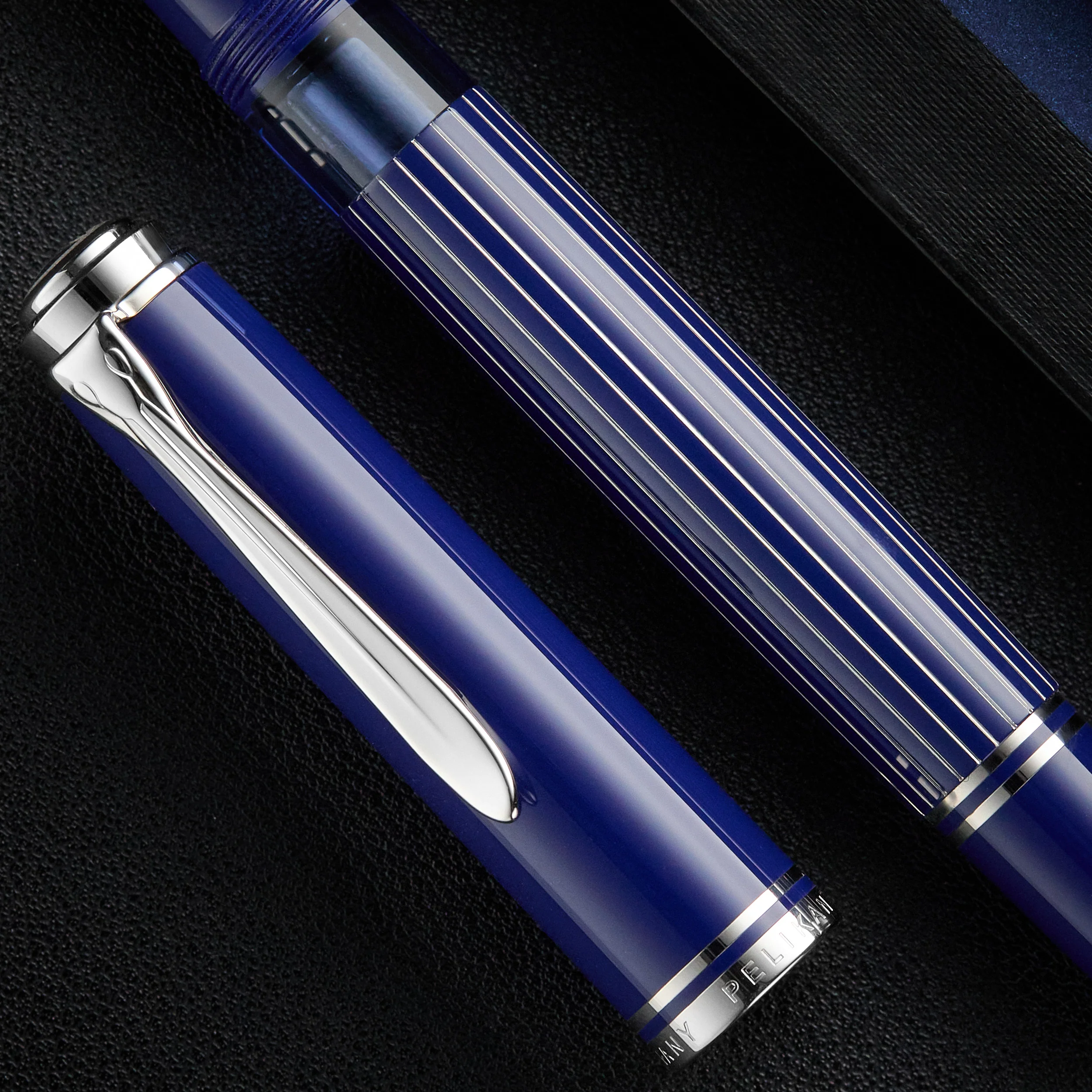 Pelikan M815 Fountain Pen - Metal Striped Blue (Special Edition) - Image 7