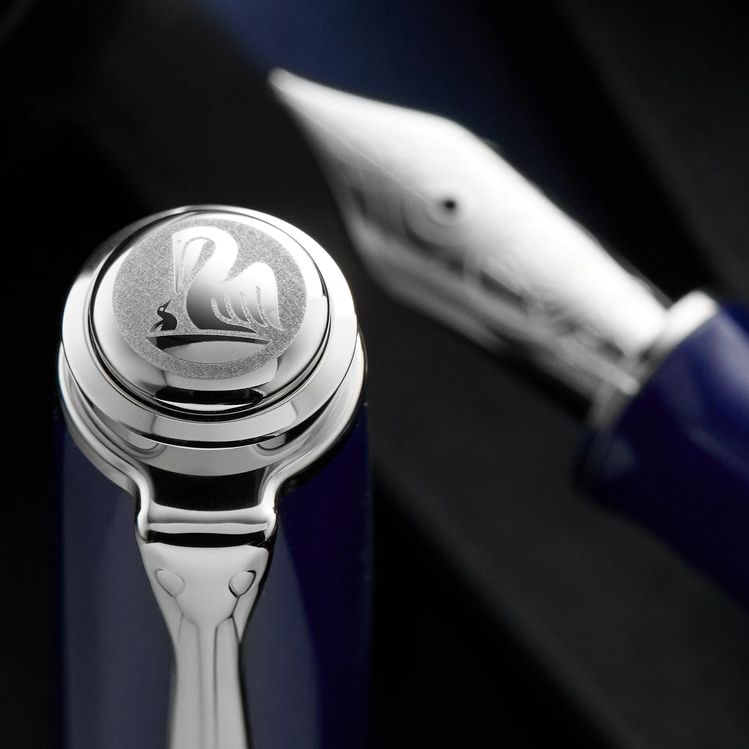 Pelikan M815 Fountain Pen - Metal Striped Blue (Special Edition) - Image 8