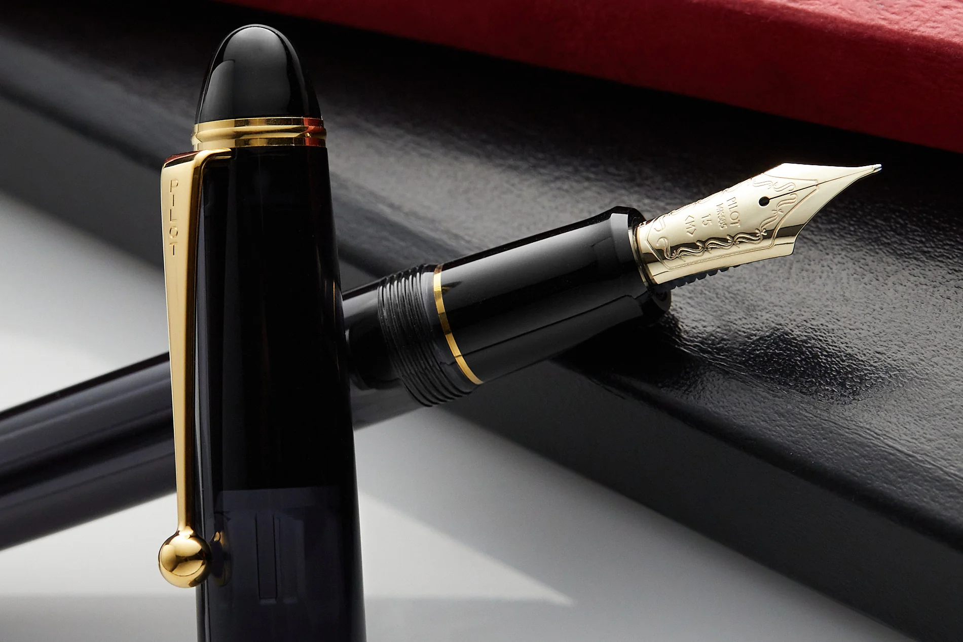 Pilot Custom 823 Fountain Pen - Smoke - Image 10