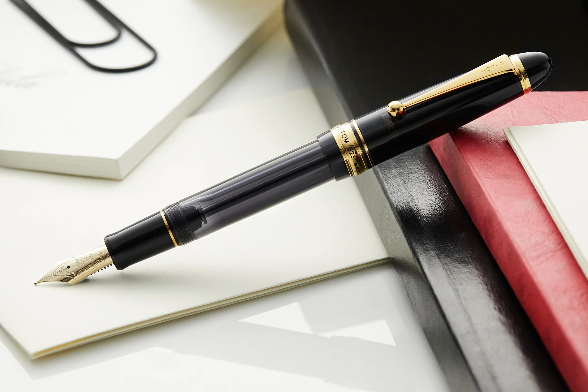 Pilot Custom 823 Fountain Pen - Smoke - Image 6