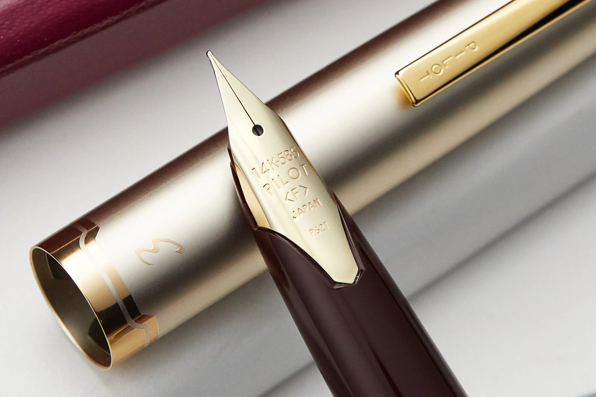 Pilot E95s Fountain Pen - Burgundy/Ivory - Image 9