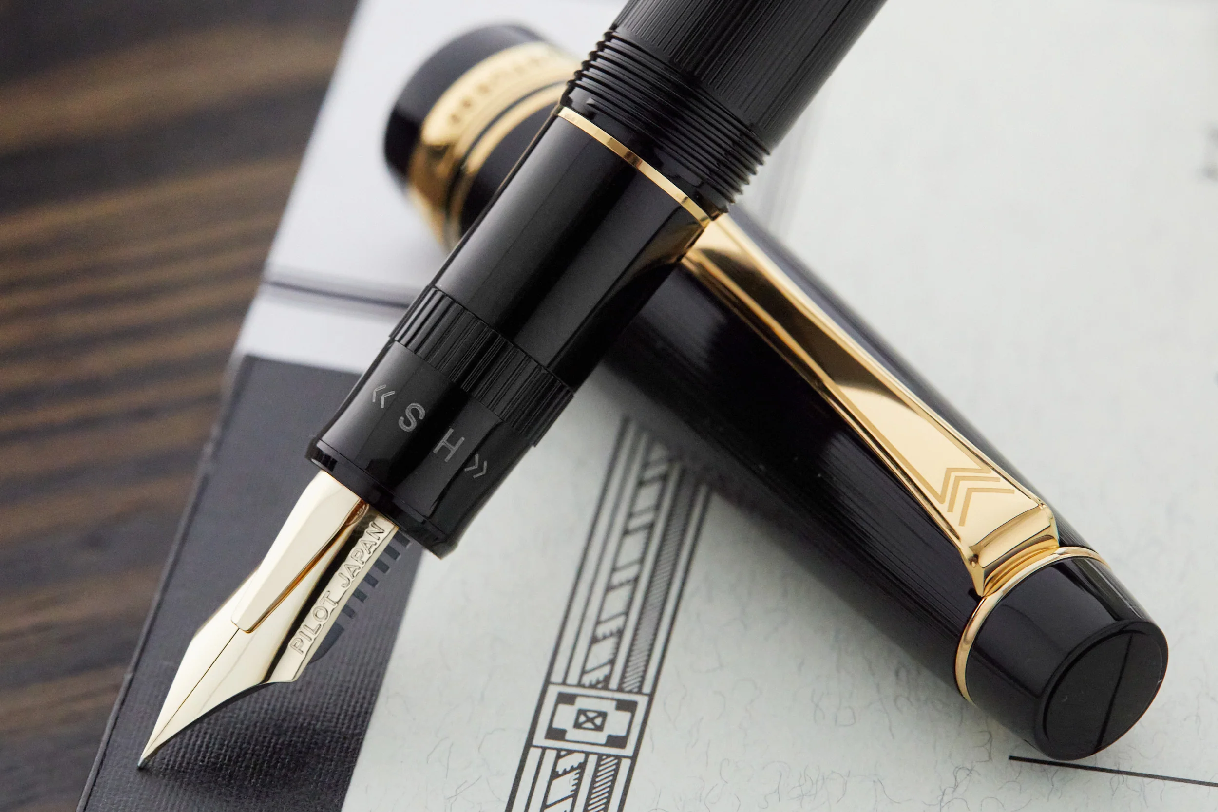 Pilot Justus 95 Fountain Pen - Black/Gold - Image 7