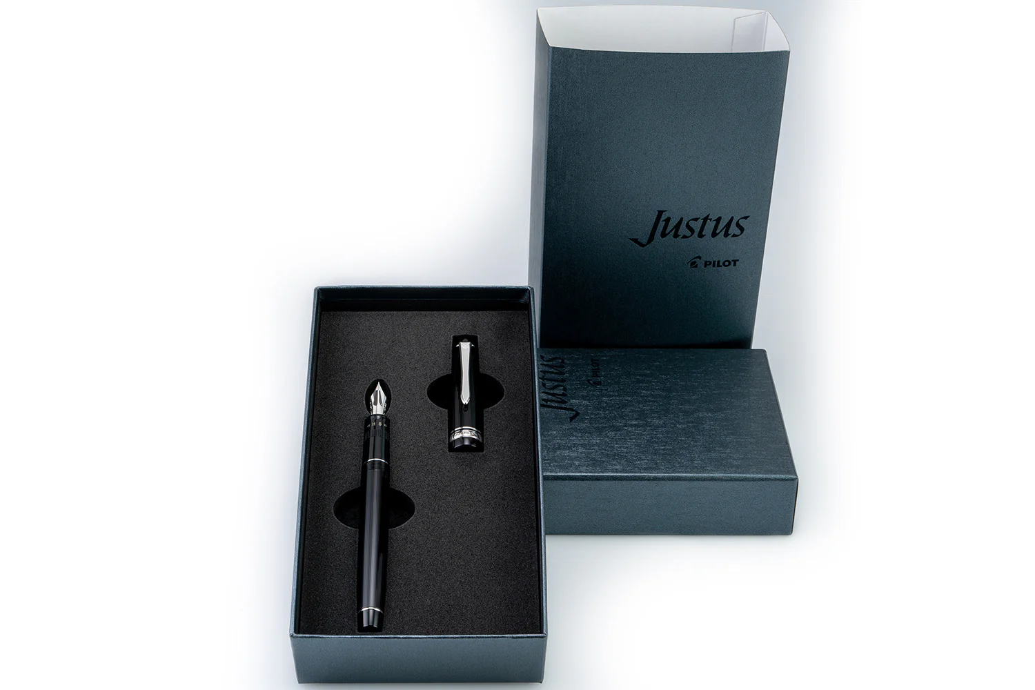 Pilot Justus 95 Fountain Pen - Black/Rhodium - Image 15